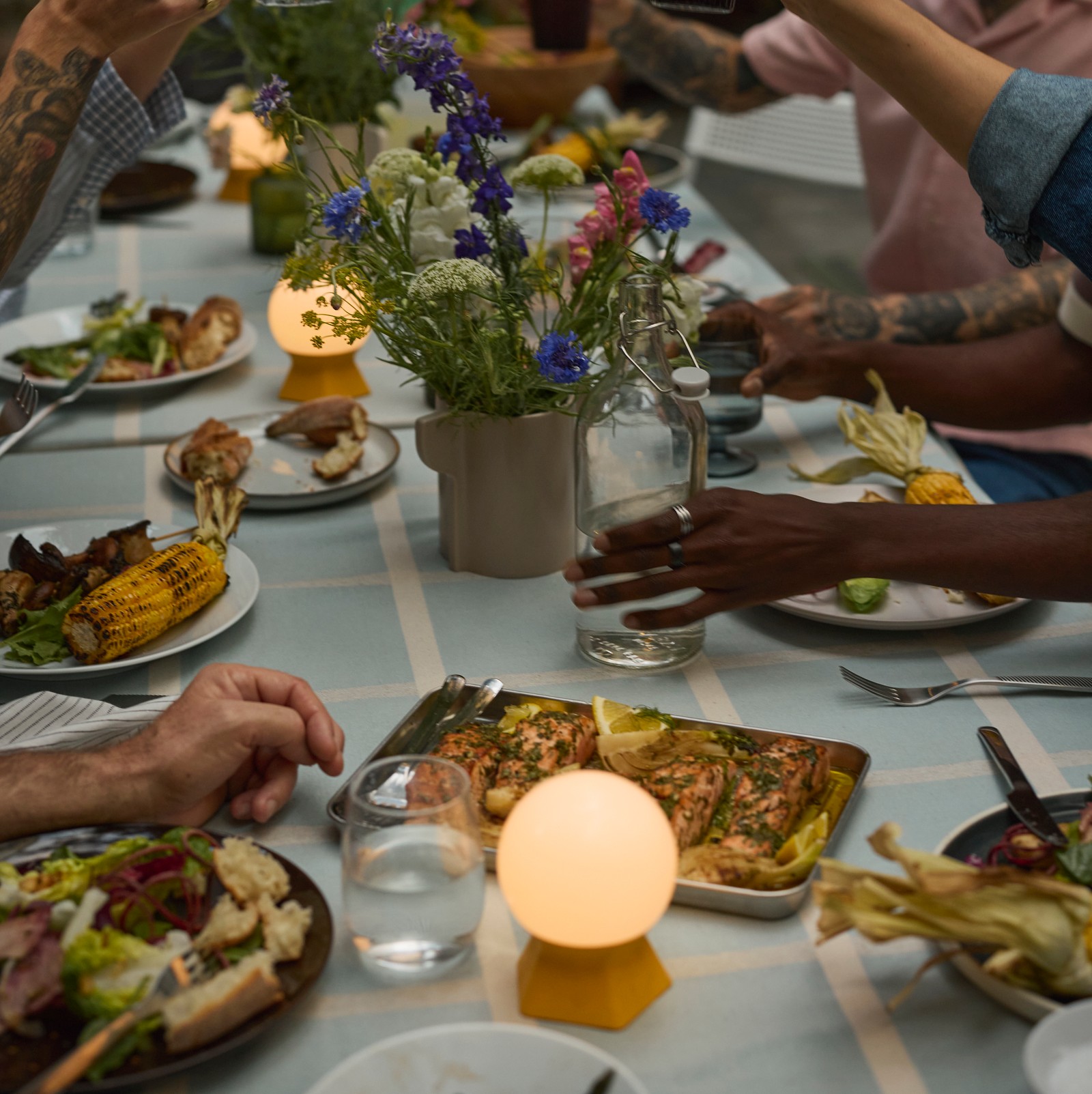 Centerpiece ideas to enhance your dining table - IKEA