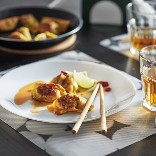 A white OFTAST plate