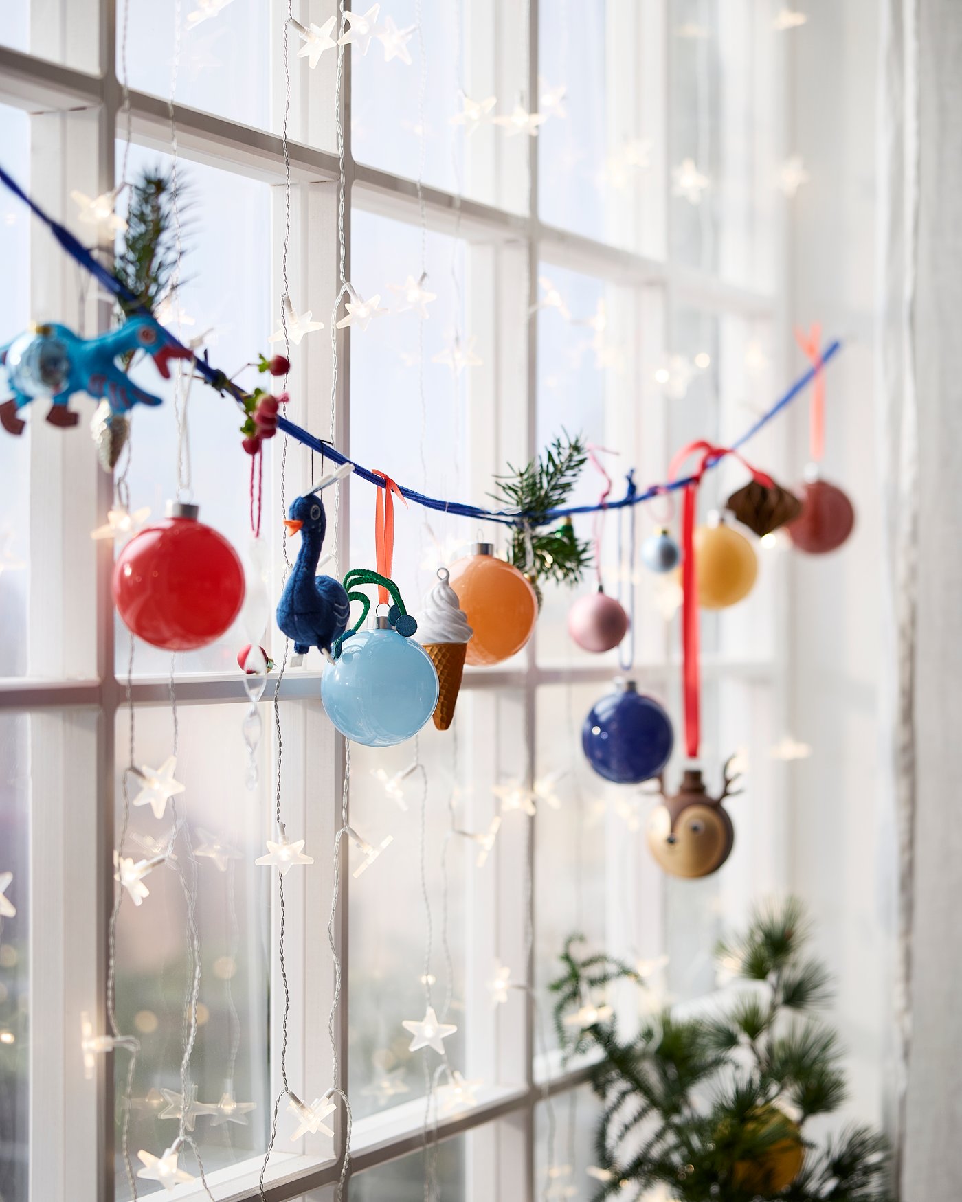 A bauble glass/mixed colours VINTERFINT tree ornament.