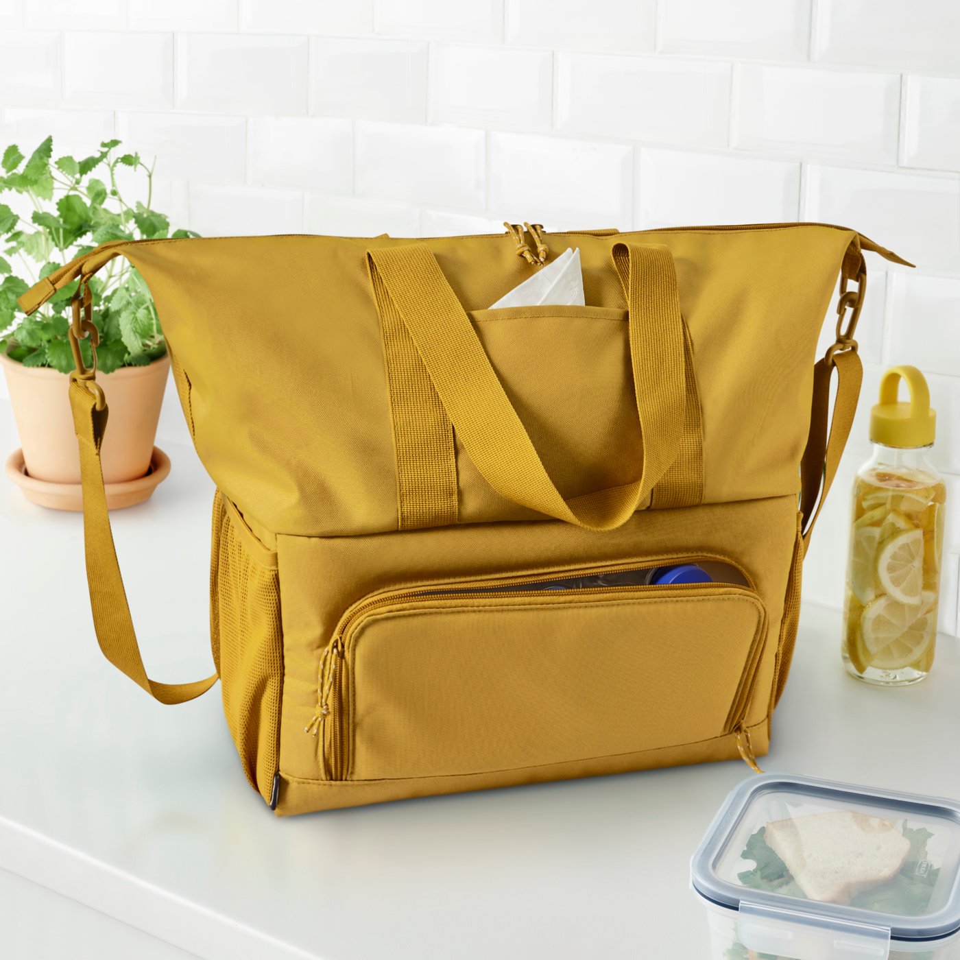 A KLOTPIL cooling bag