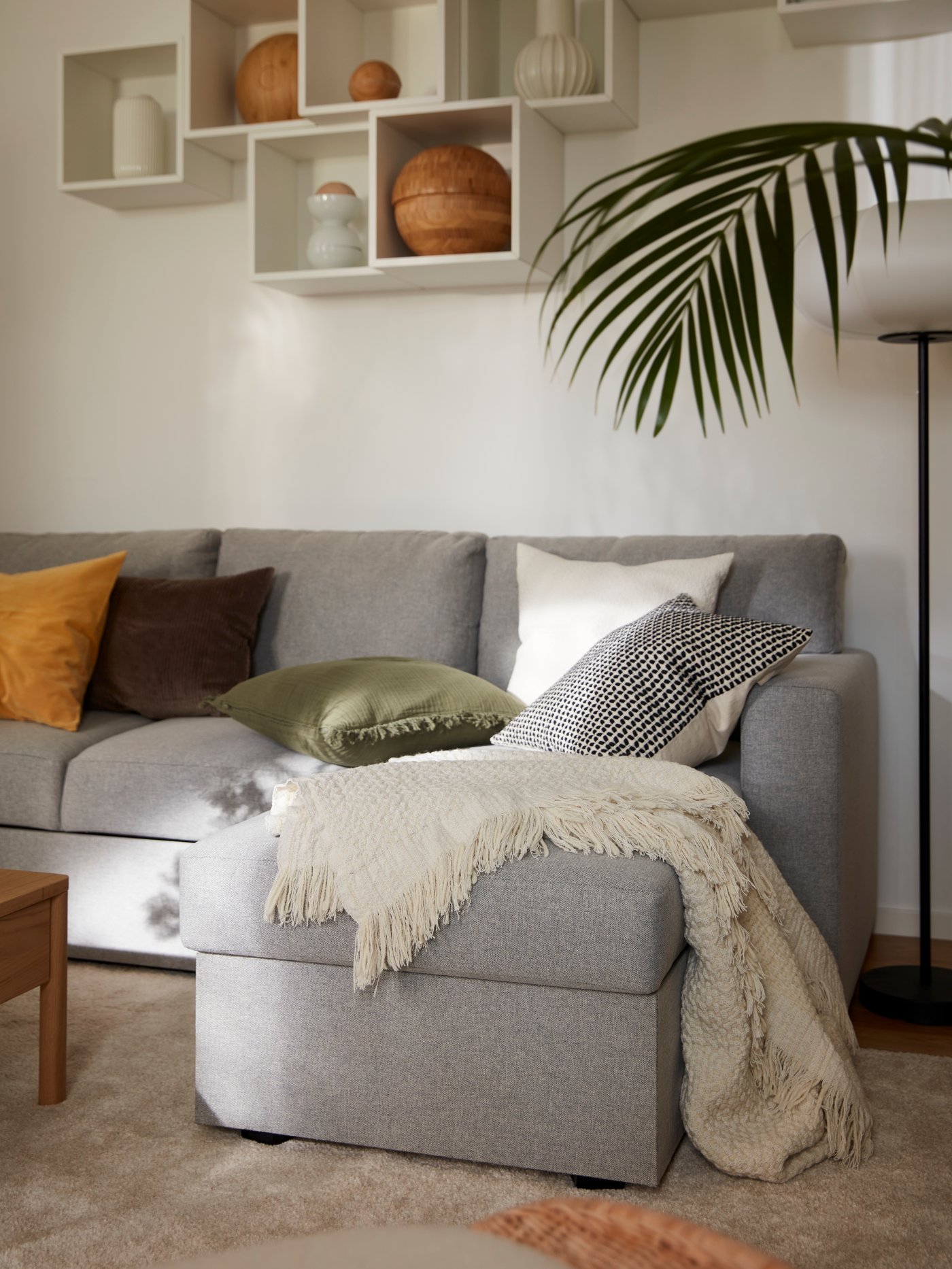 A bamboo BLANDA MATT serving bowl in the living room