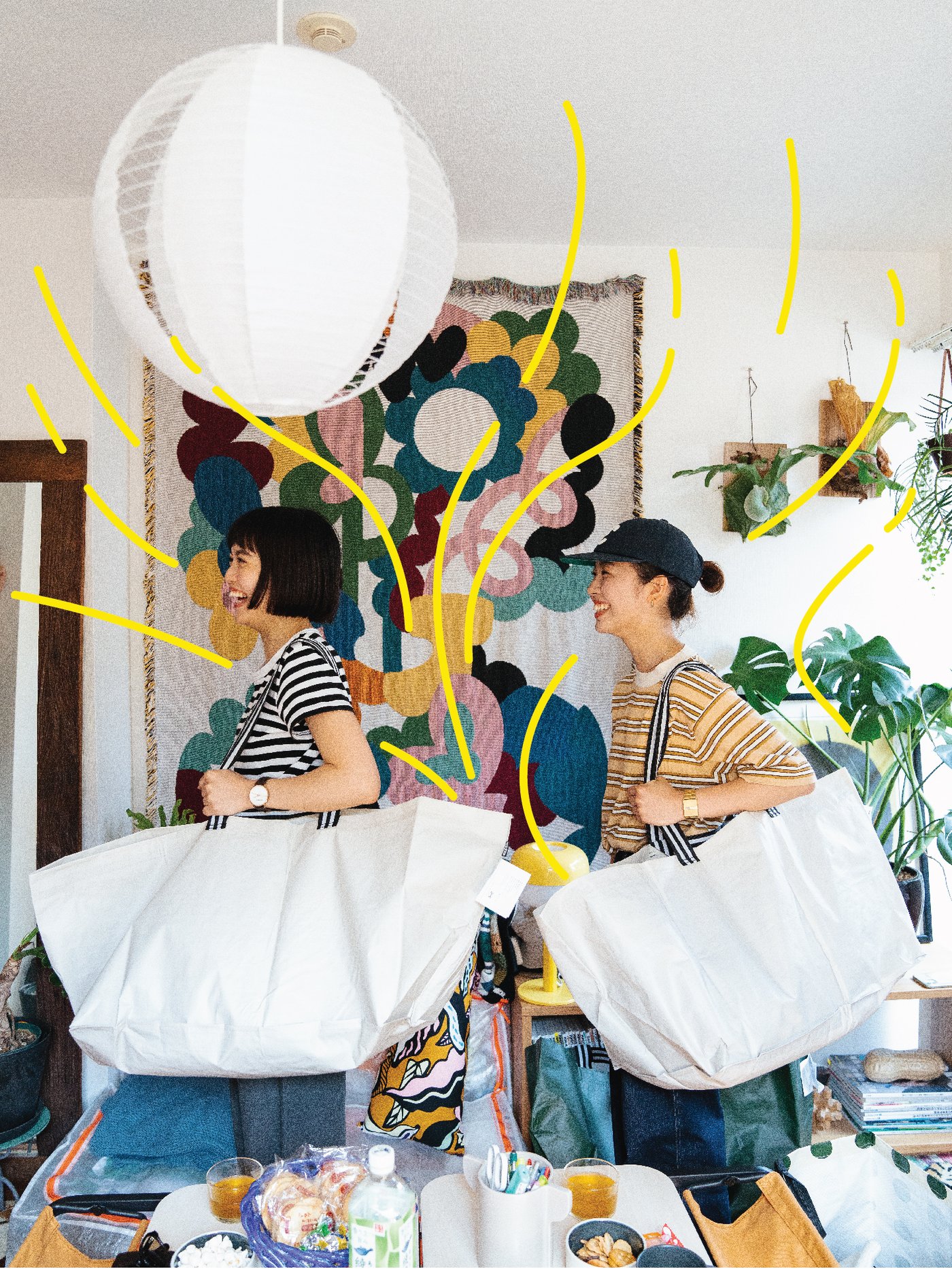 Two people carrying GÖRSNYGG bags and walking through an apartment.