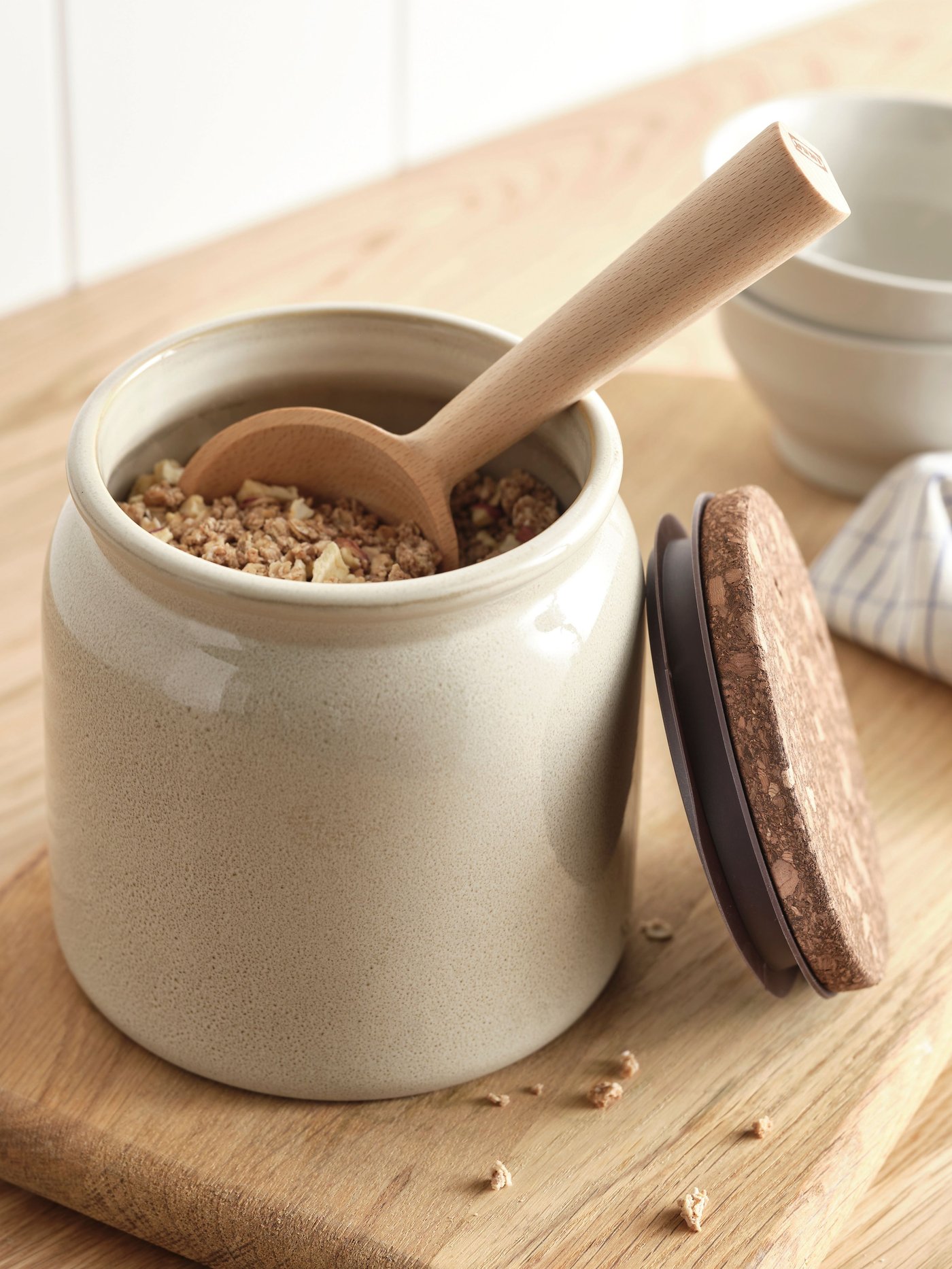 A beige BRUGDHAJ jar with lid