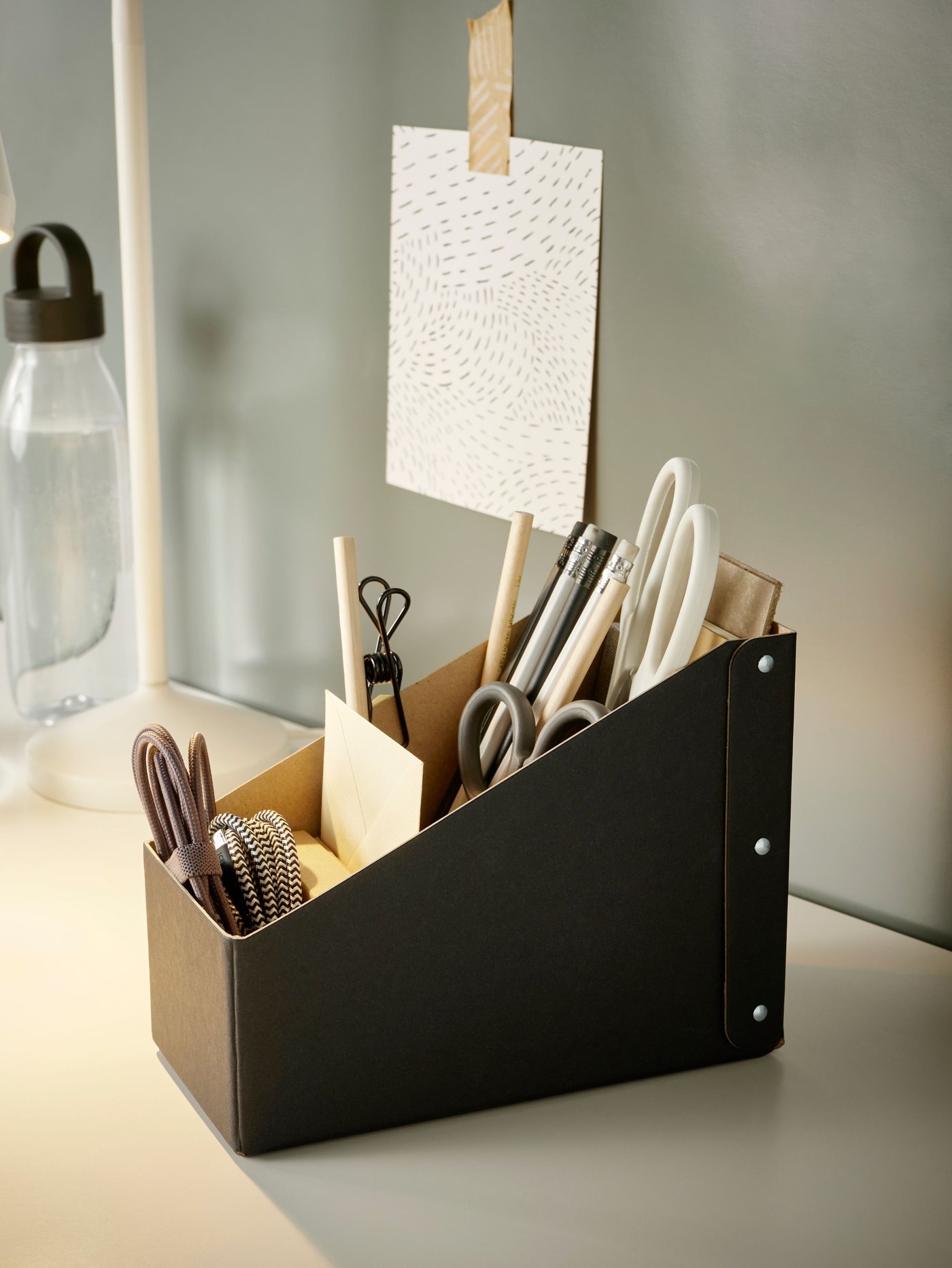 Organizer na przybory Nimm w czarnym kolorze