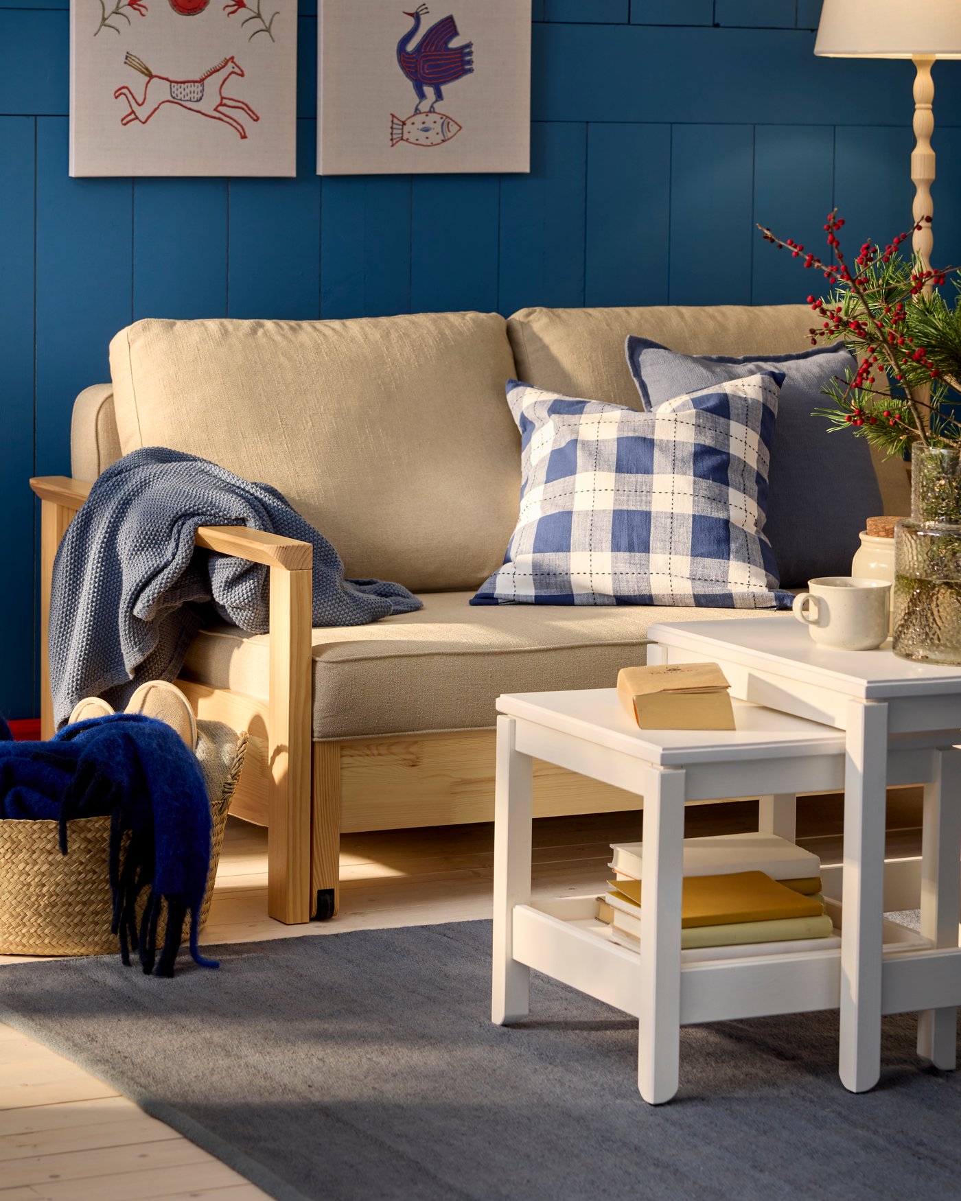 An ash/white KINNAHULT floor lamp in the living room