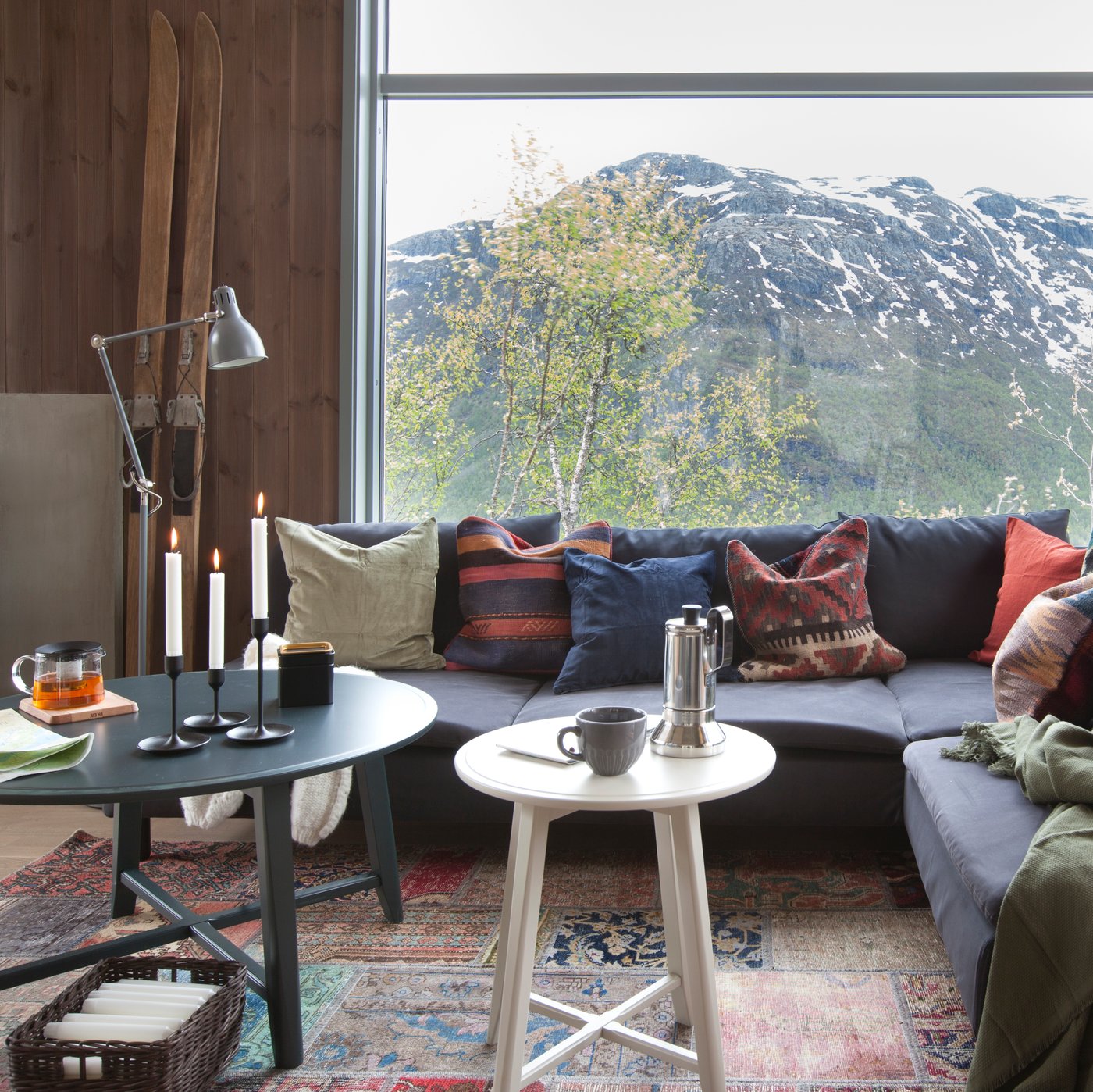 Vi gir deg inspirasjon til møbler og interiør som du kan ha på hytta. 