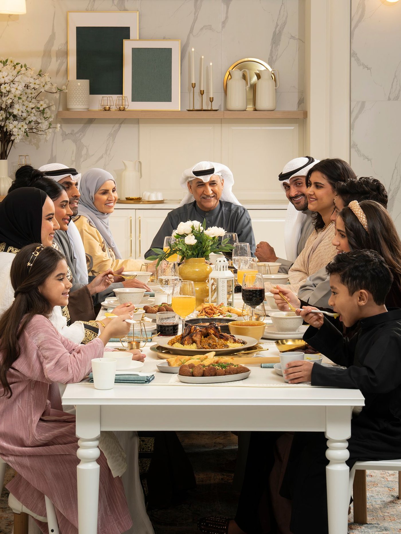 A clear glass FRÖJDA wine glass