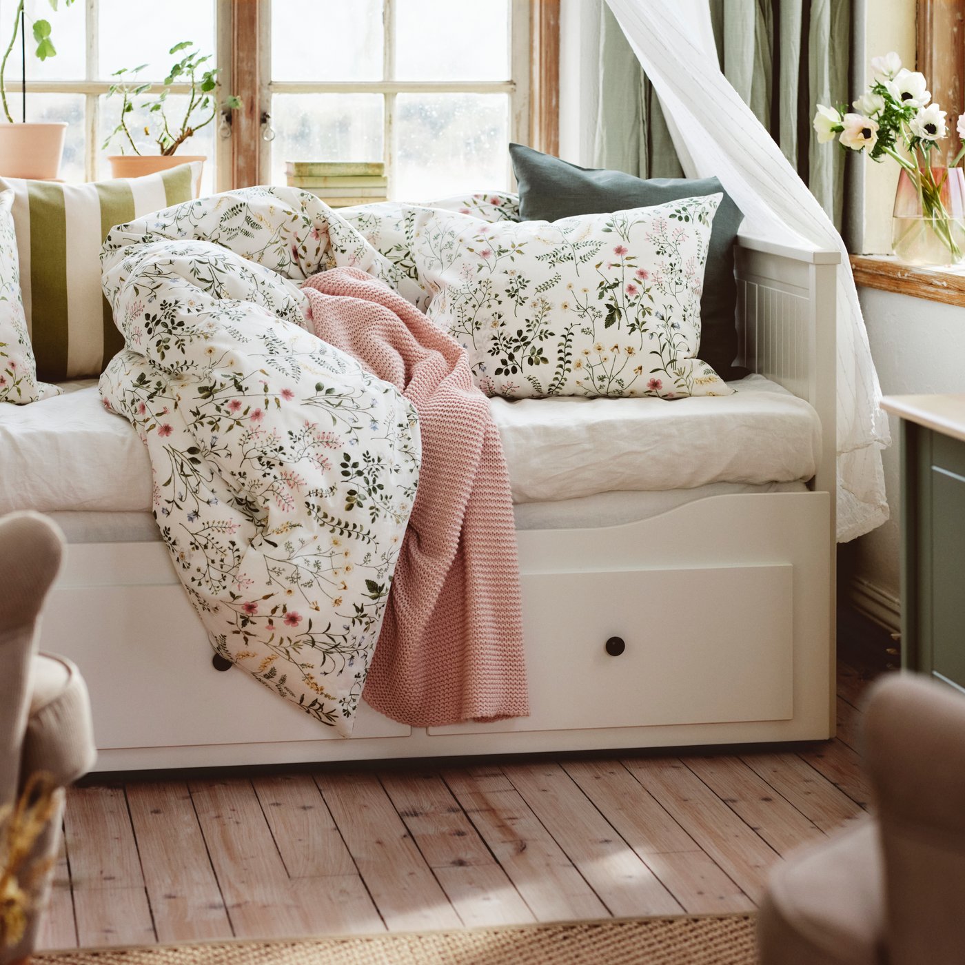 A white/floral pattern TIMJANSMOTT duvet cover and pillowcase