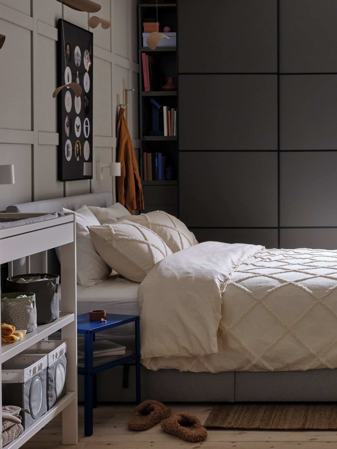 A natural NYPONLUGGMAL duvet cover and 2 pillowcases