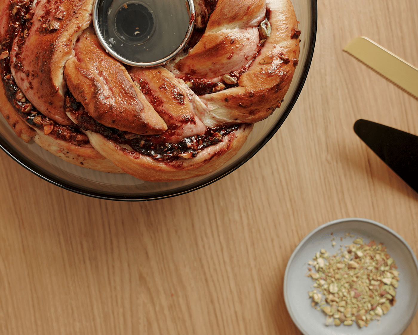 Ein FASCINERA Schneidebrett aus Akazienholz