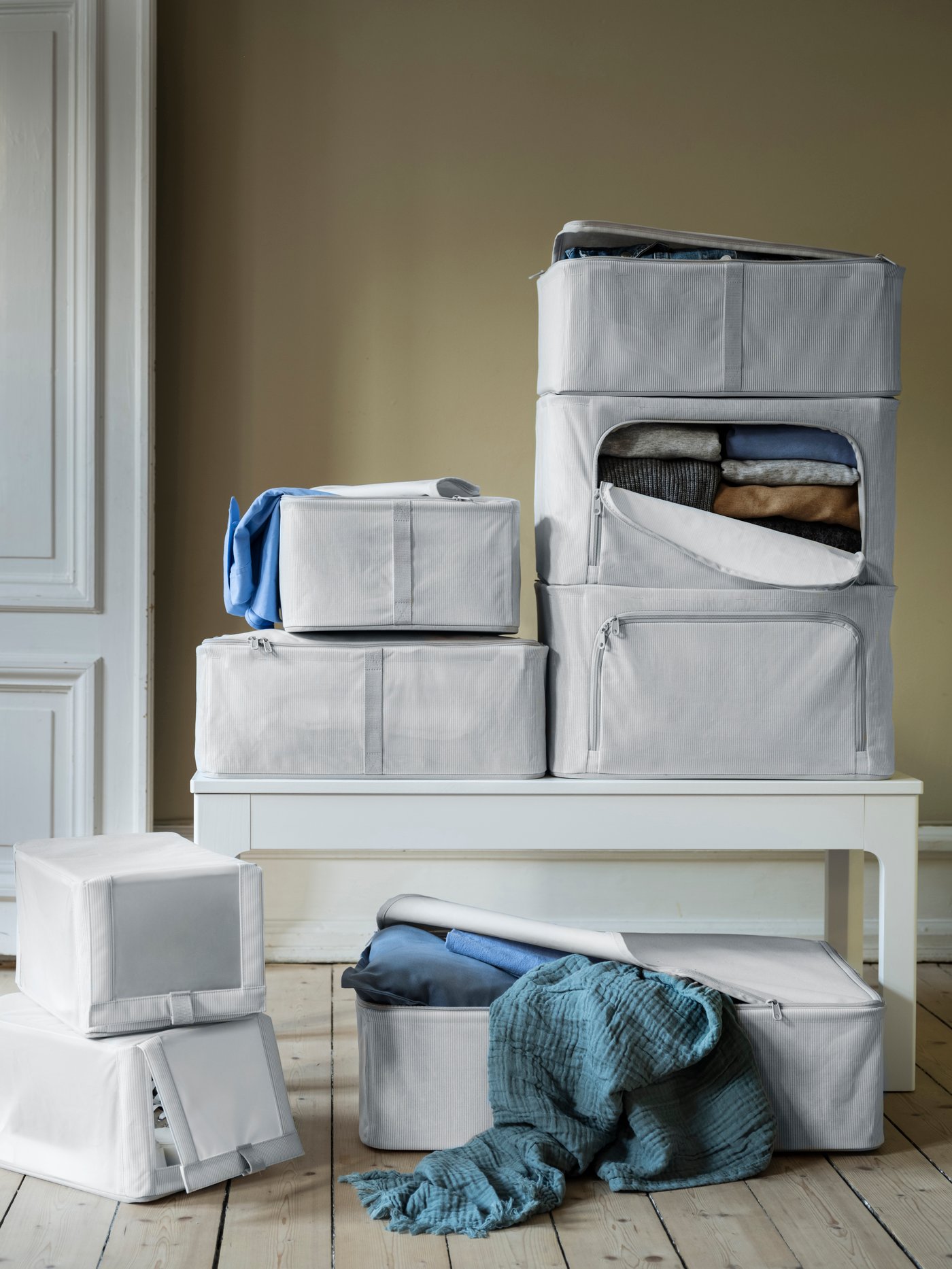 A fabric striped/white/grey HEMMAFIXARE storage case