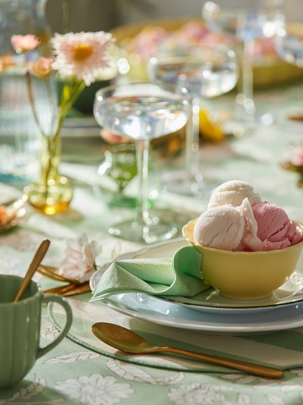 A clear glass STORHET champagne coupe