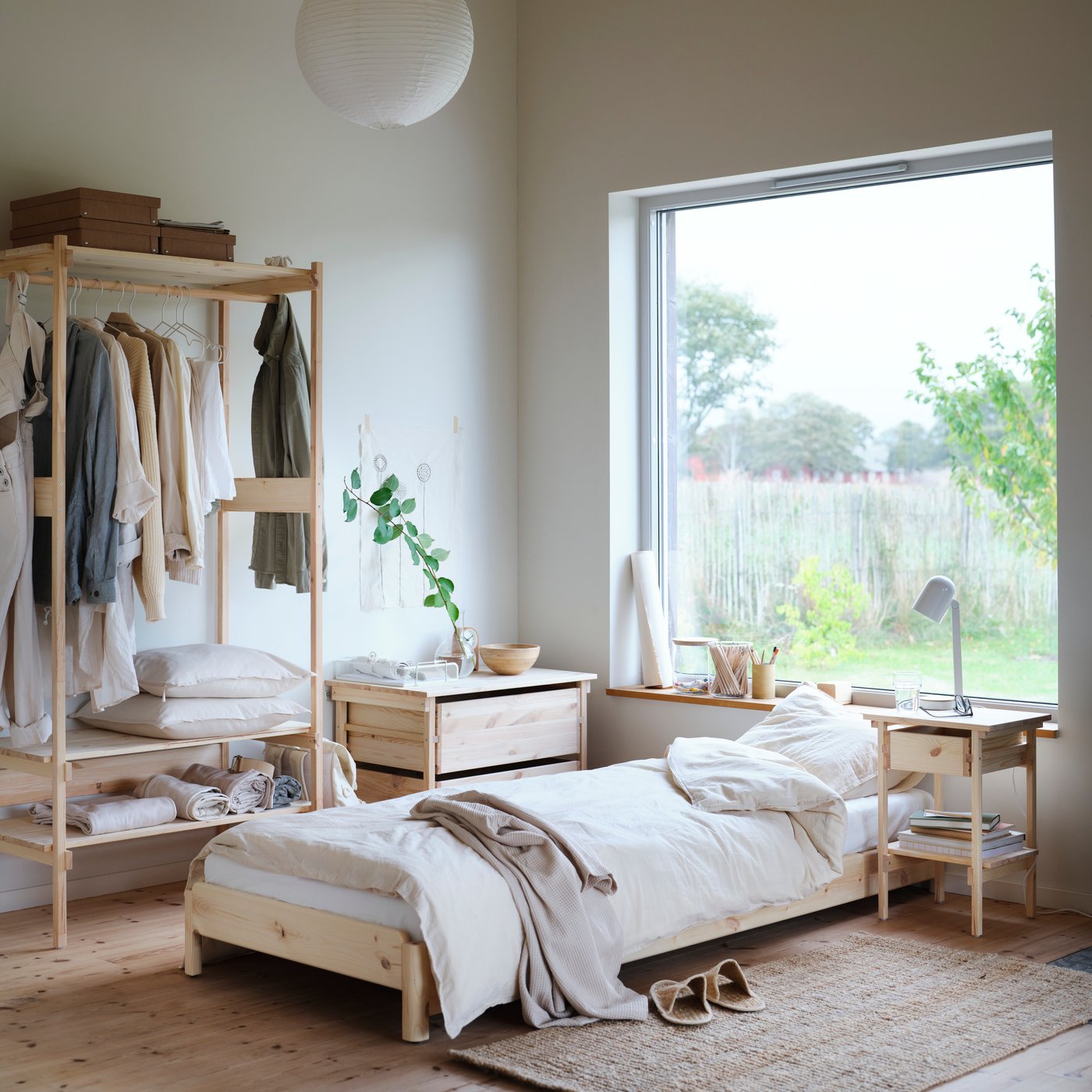 A white DRÖNJÖNS letter tray in the bedroom