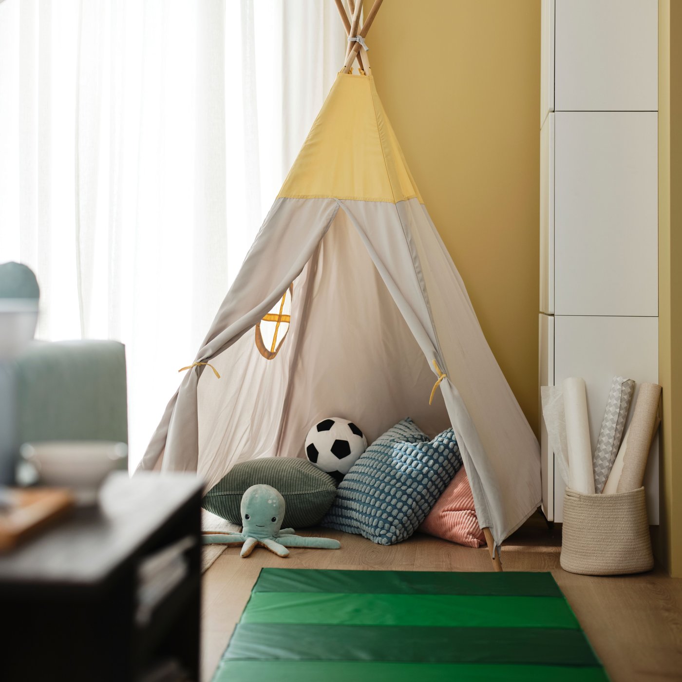 A green PLUFSIG folding gym mat