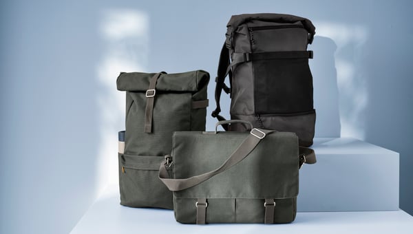 Un bolso bandolera DRÖMSÄCK verde oliva
