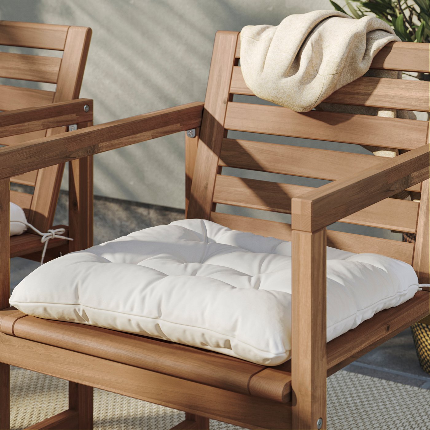A light brown stained NÄMMARÖ chair with armrests, outdoor