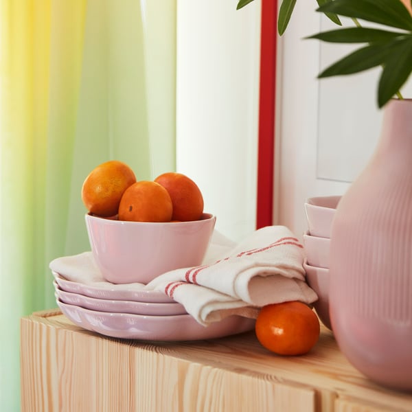 A pink/petals FÖSSTA deep plate