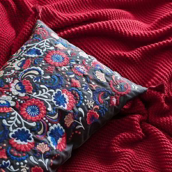 A red INGABRITTA throw in the living room