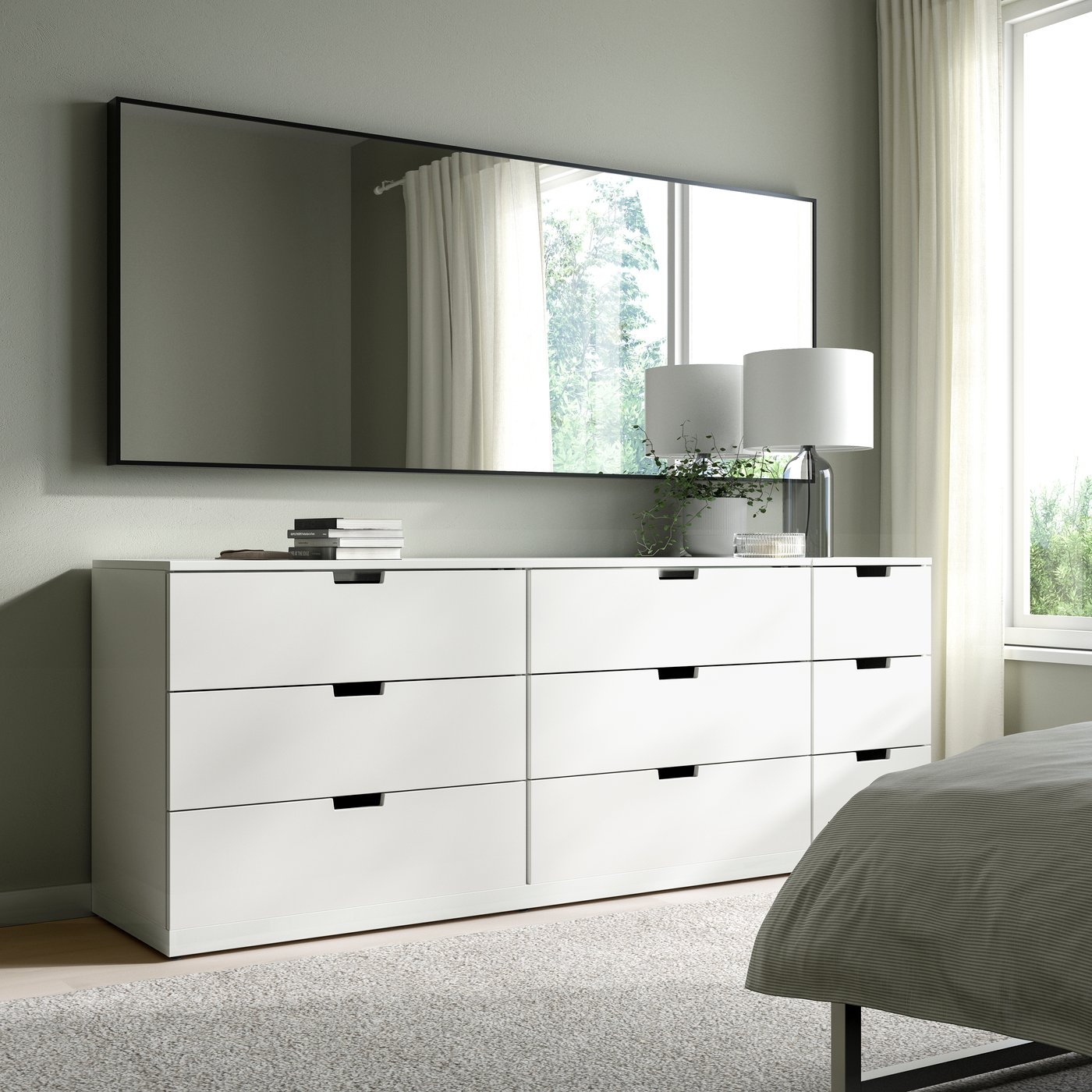 A black HOVET mirror