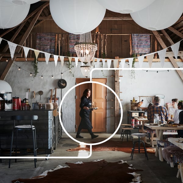 Ravintola tila, jossa katossa valkoisia lippusiimoja ja suuria valkoisia pallovalaisimia.