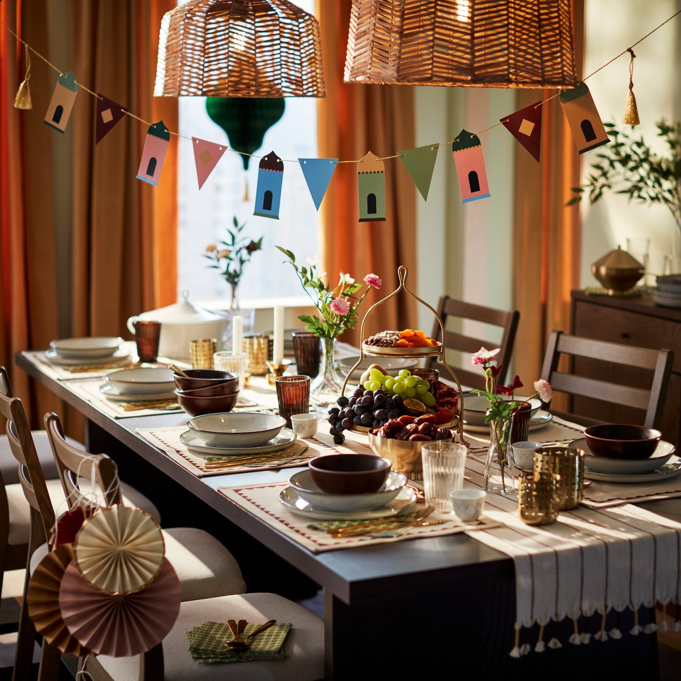 A rattan/black HEMMA pendant lamp in the dining room