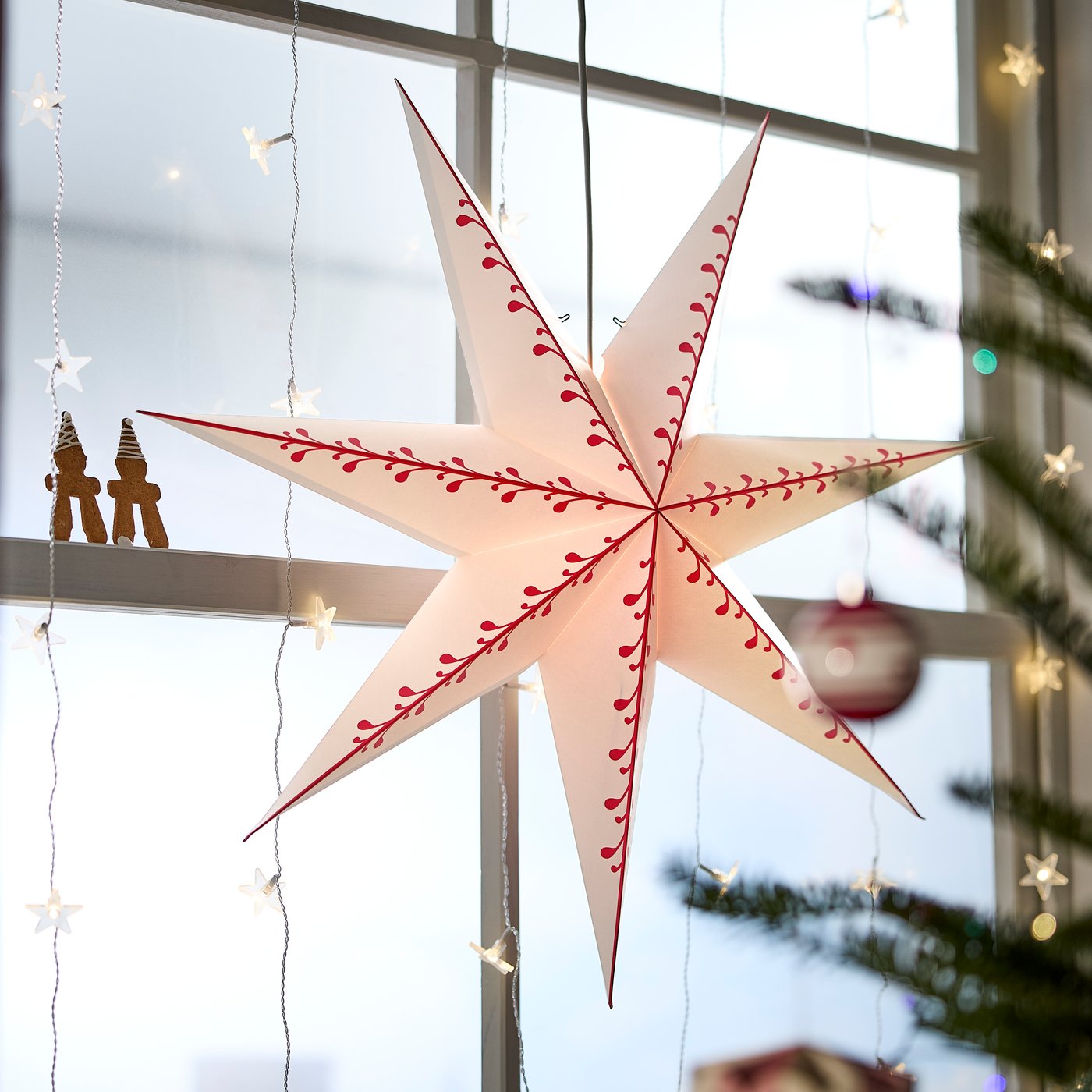 A paper star/white red STRÅLA lampshade