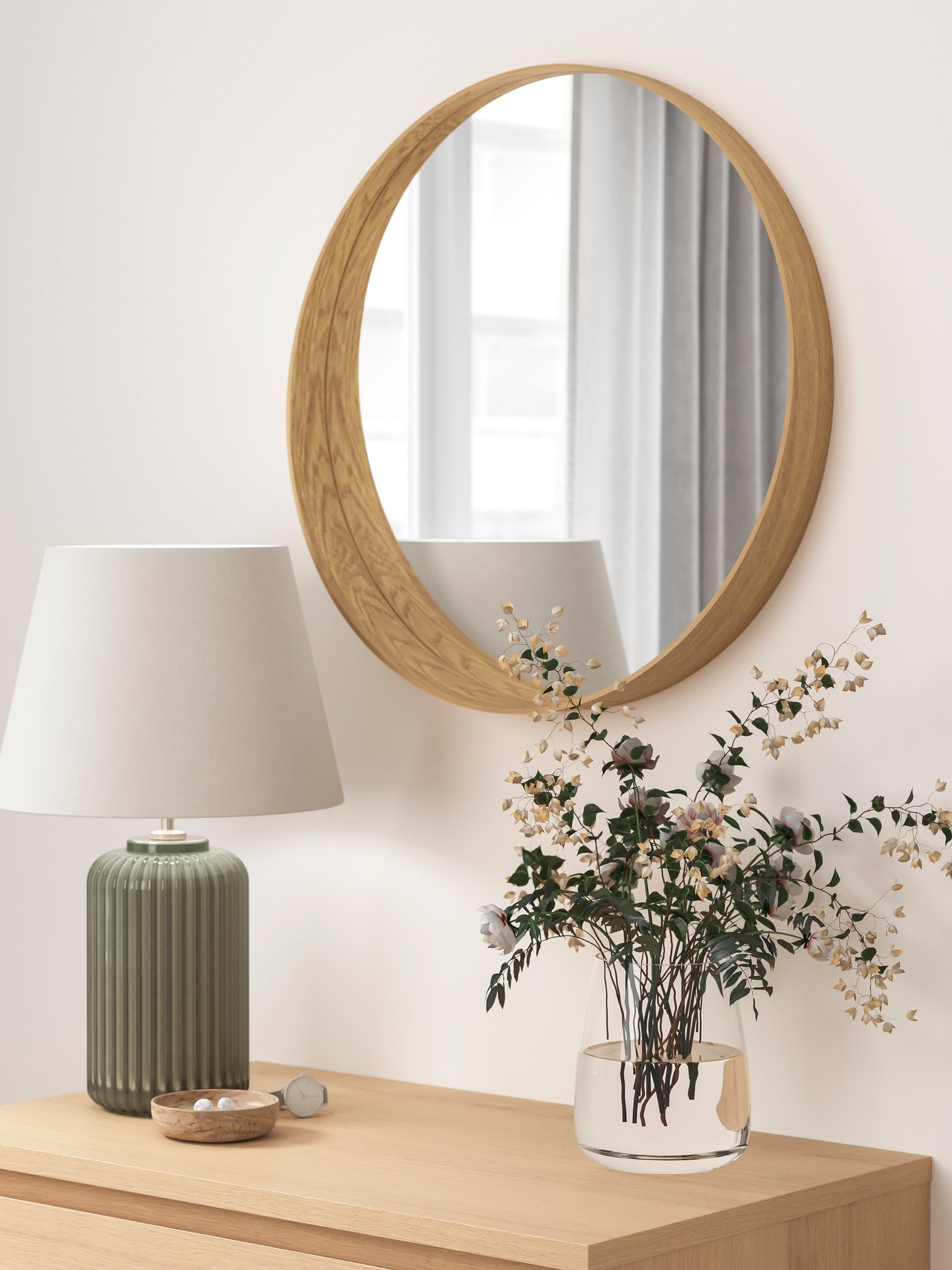 Un espejo STOCKHOLM de chapa de roble