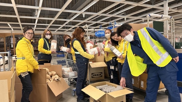能登半島に送る支援物資を準備するIKEAスタッフたち