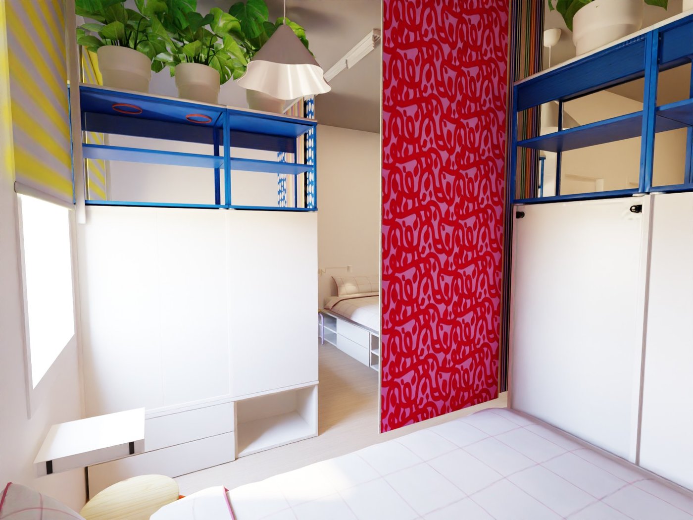 Teil eines Hotelzimmers. Blick auf eine teils geschlossene, teils offene Aufbewahrung. Im Hintergrund rechts ein Bett mit Aufbewahrung. Im Vordergrund rechts eine Stoffbahn, Teil eines Betts und Teil einer Aufbewahrung.