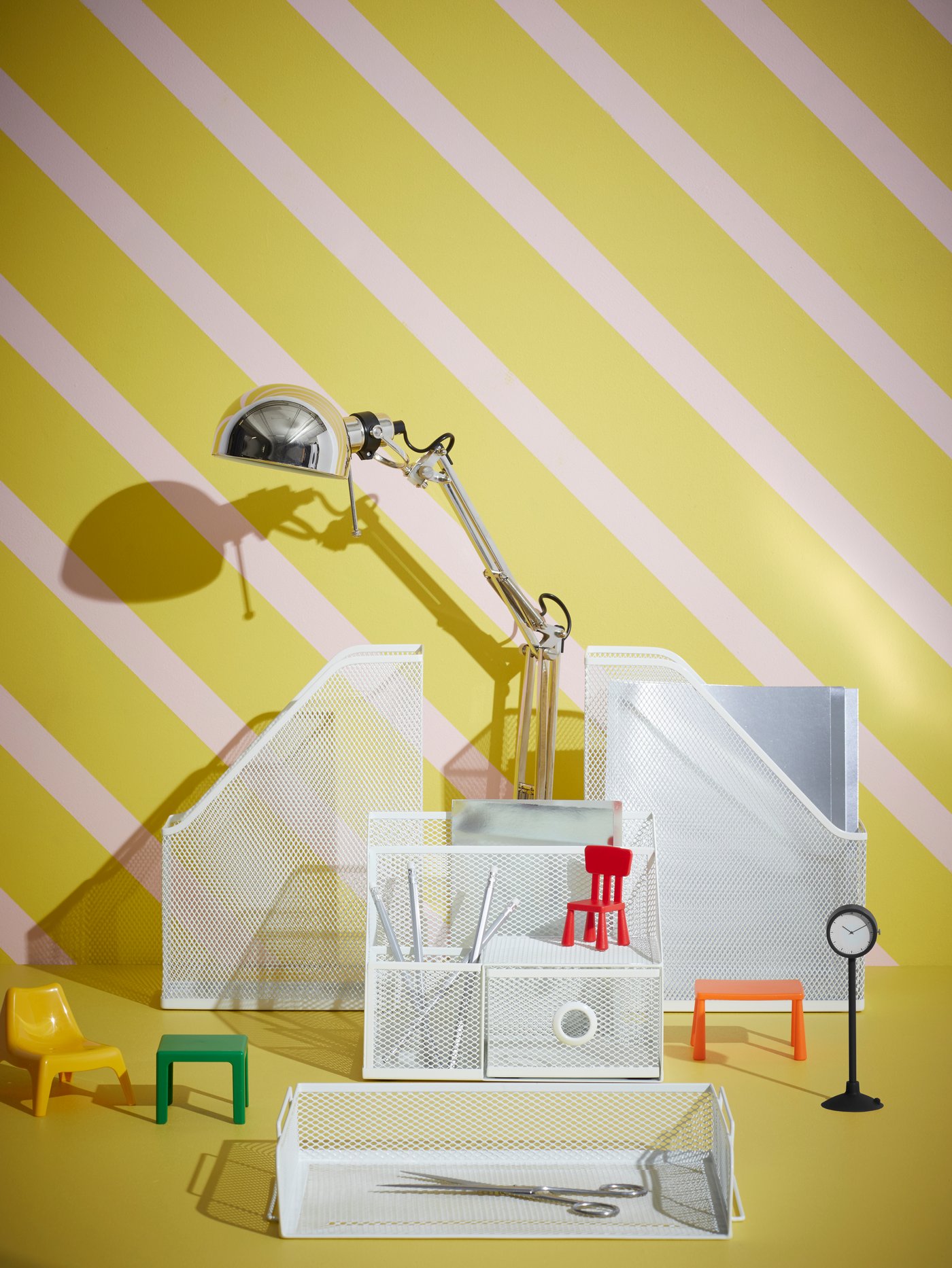 A white DRÖNJÖNS desk organiser in the home office