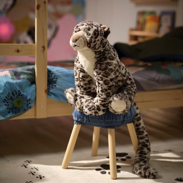 A snow leopard/patterned white ALPTALL soft toy in the childrens room