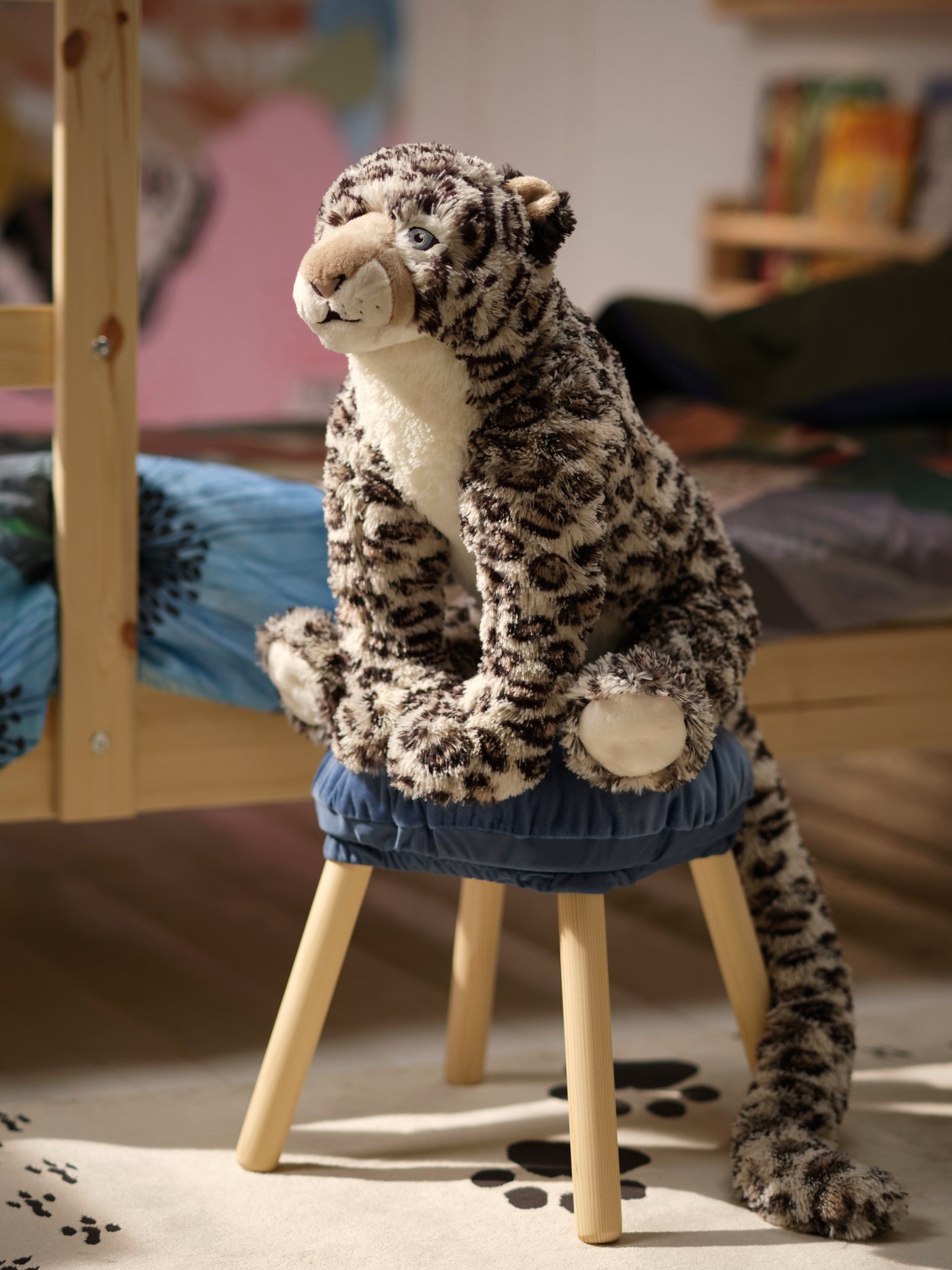 A snow leopard/patterned white ALPTALL soft toy in the childrens room