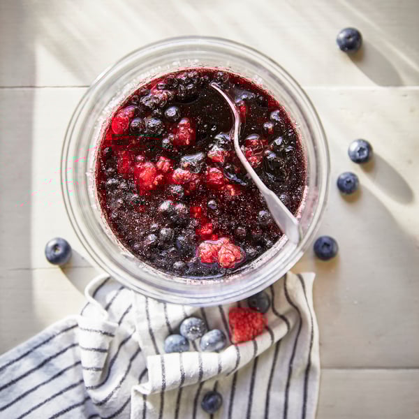 A Berries/red STÖRTSKÖN scented candle in ceramic jar