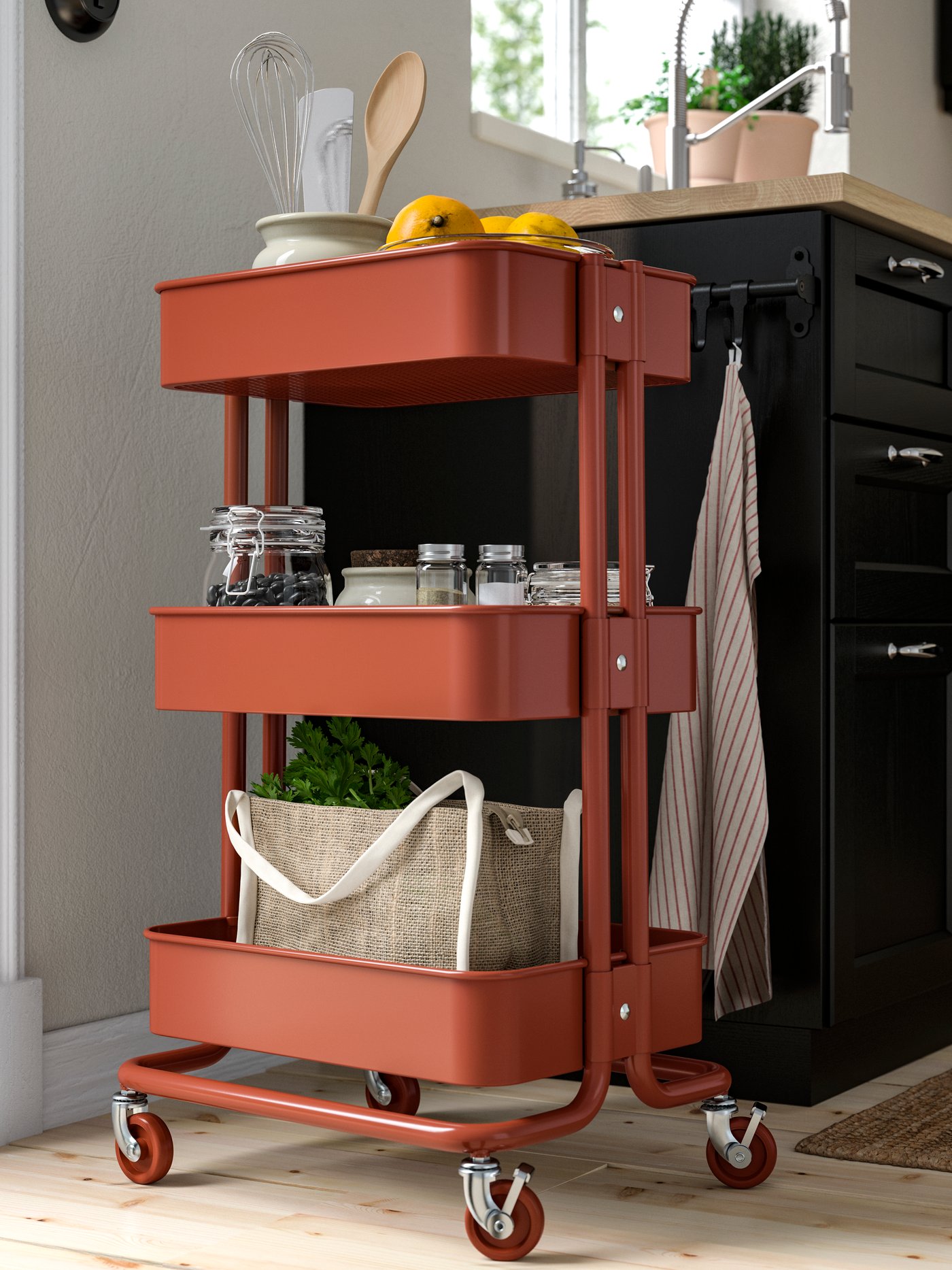 A red-brown RÅSKOG trolley in the kitchen