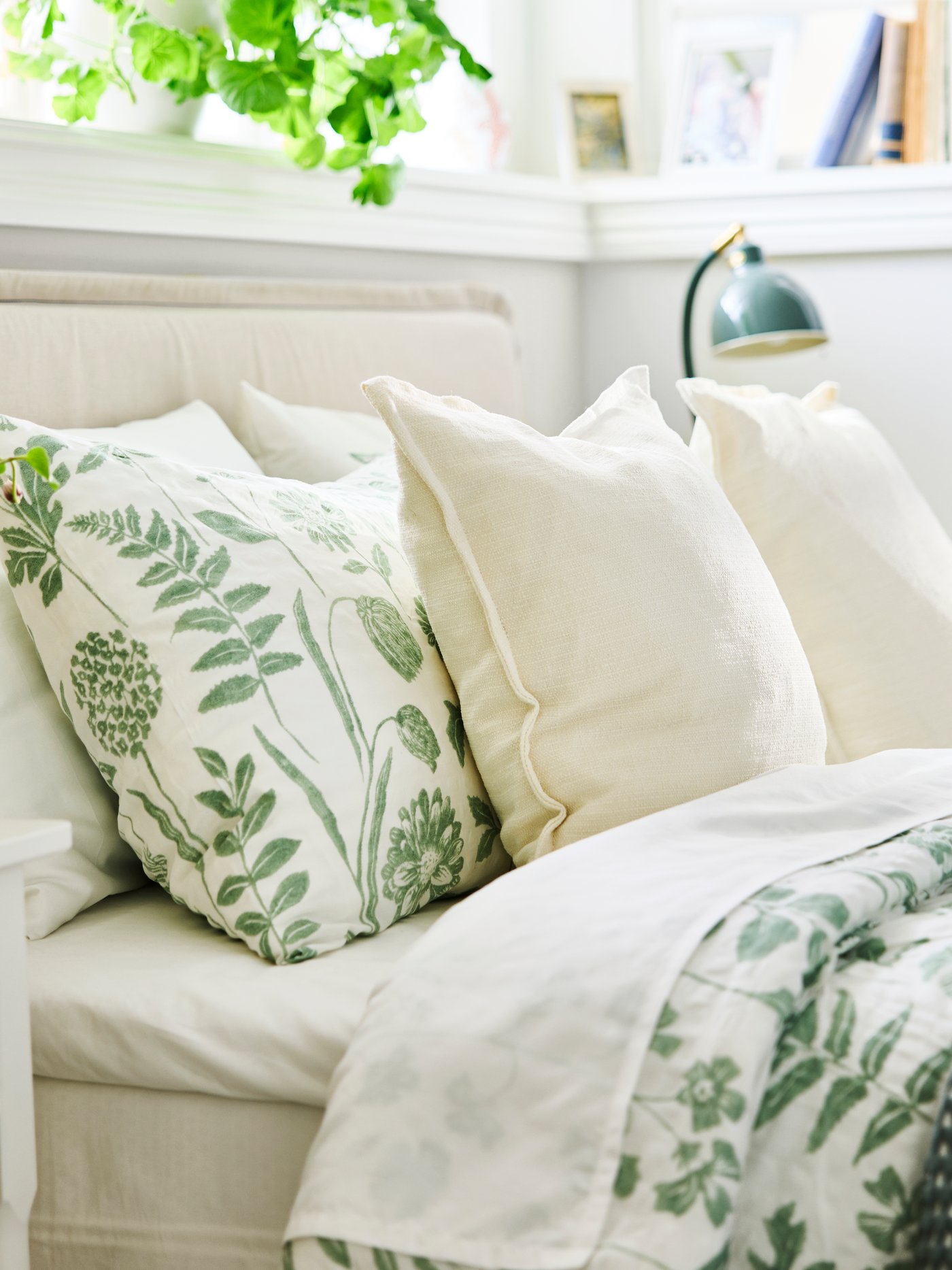 A white grey-green/floral pattern NÅLBJÖRNBÄR duvet cover and 2 pillowcases