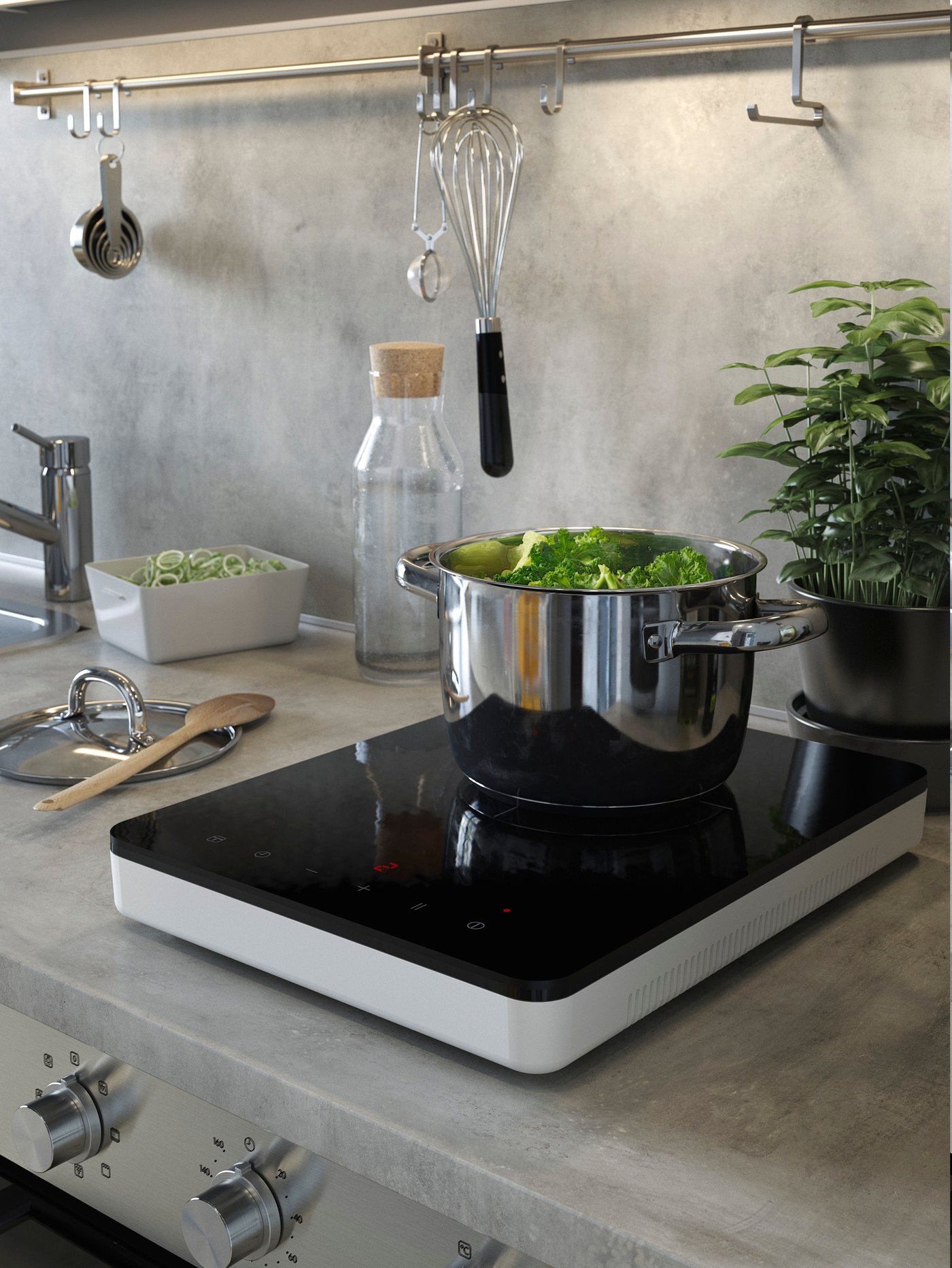 Modern köksbänk med grönsaker i kastrull på induktionshäll, köksredskap på väggen och växter på bänken.