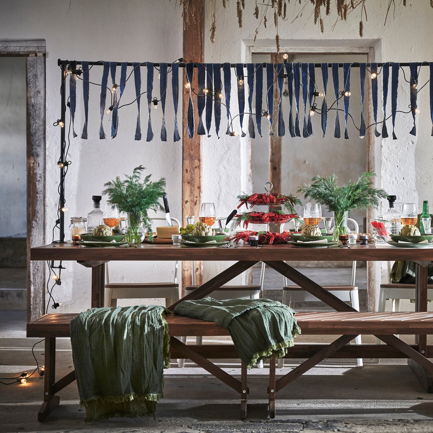 A white adjustable/outdoor indoor  HELGEÖ decorating rod for table