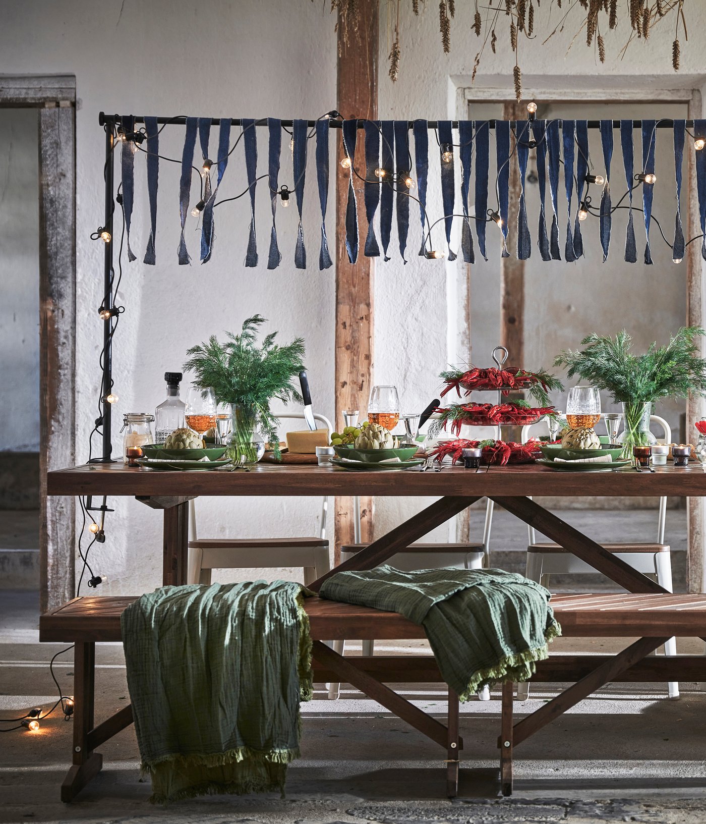 A white adjustable/outdoor indoor  HELGEÖ decorating rod for table