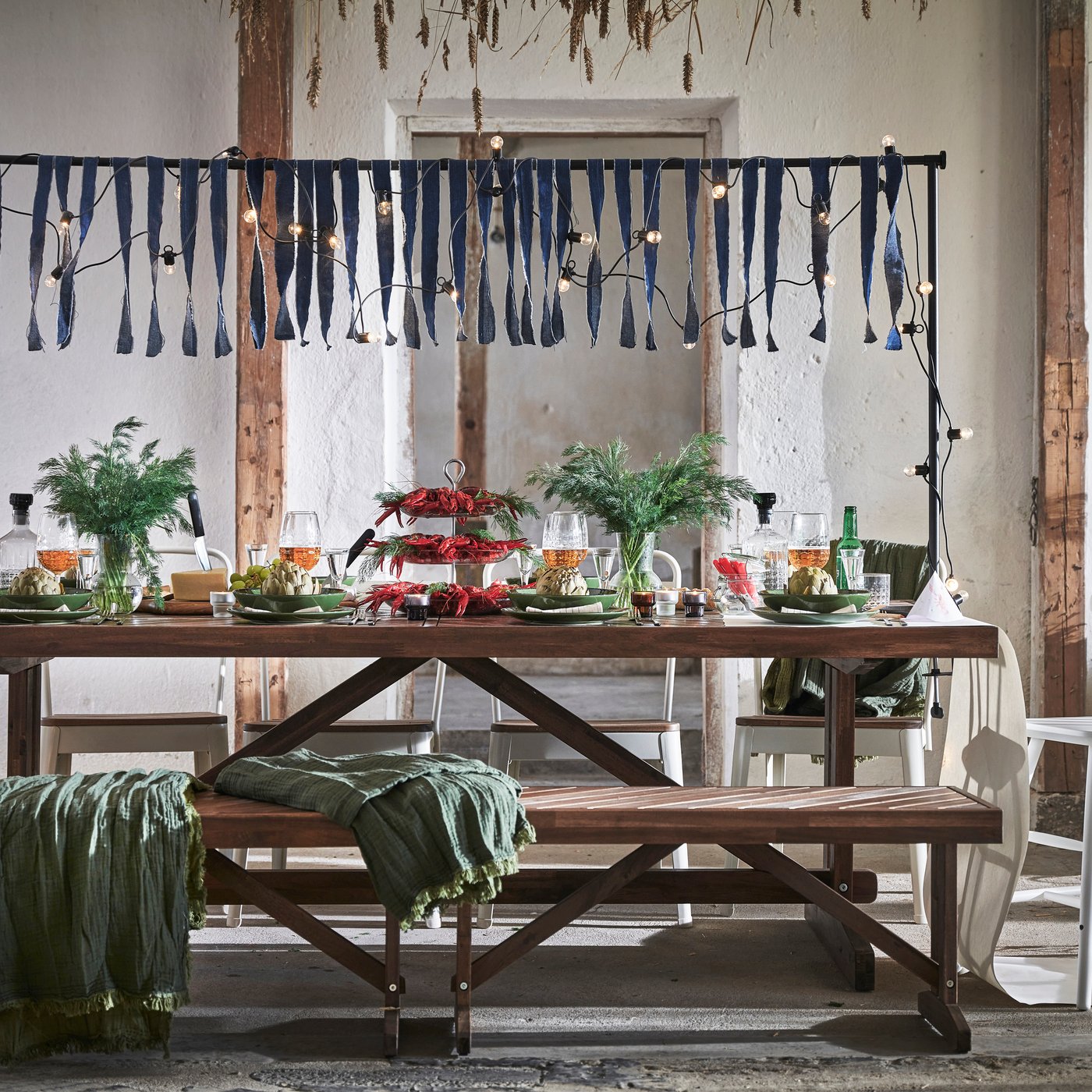 A white adjustable/outdoor indoor HELGEÖ decorating rod for table