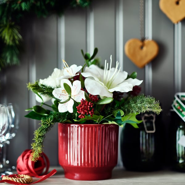 A VINTERFINT artificial potted plant inside a VINTERFINT red plant pot.