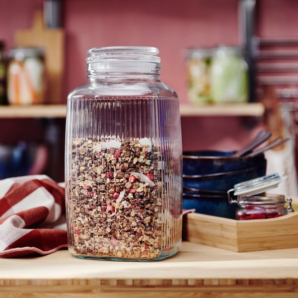 A clear glass KÖSSEBÄR jar with lid