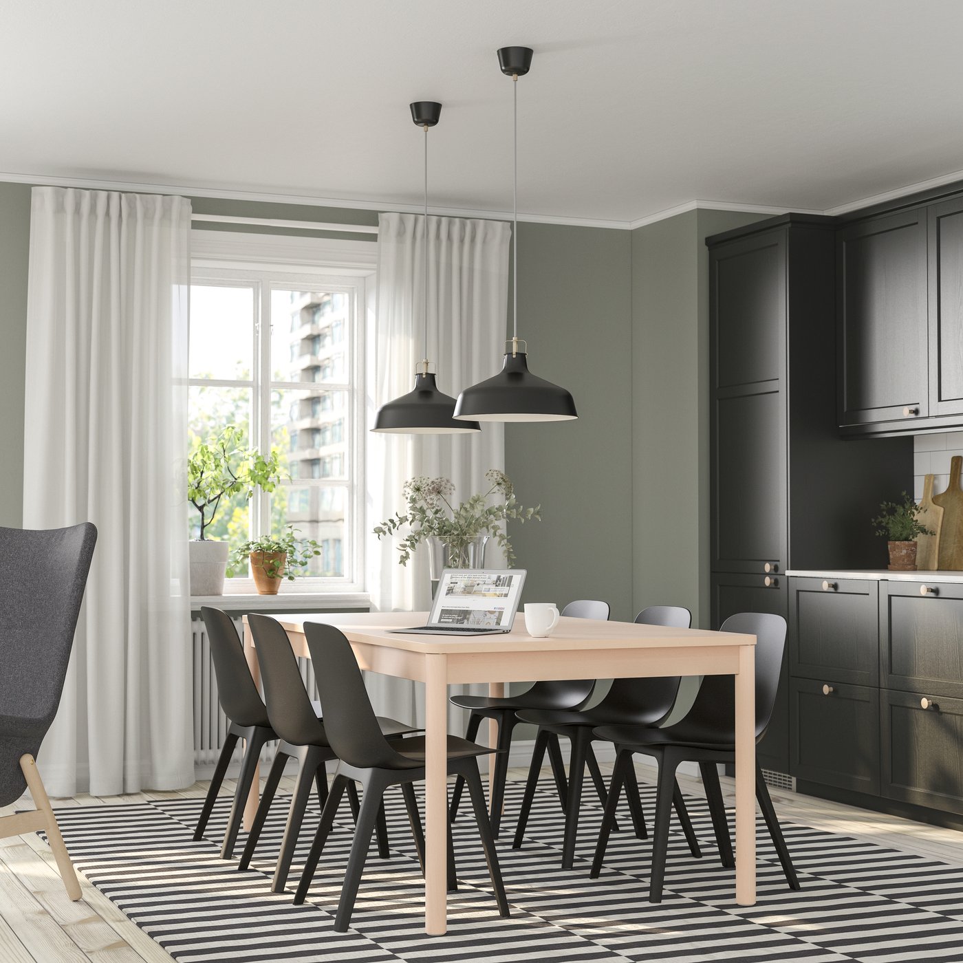 A birch/anthracite RÖNNINGE table and 6 chairs in the kitchen
