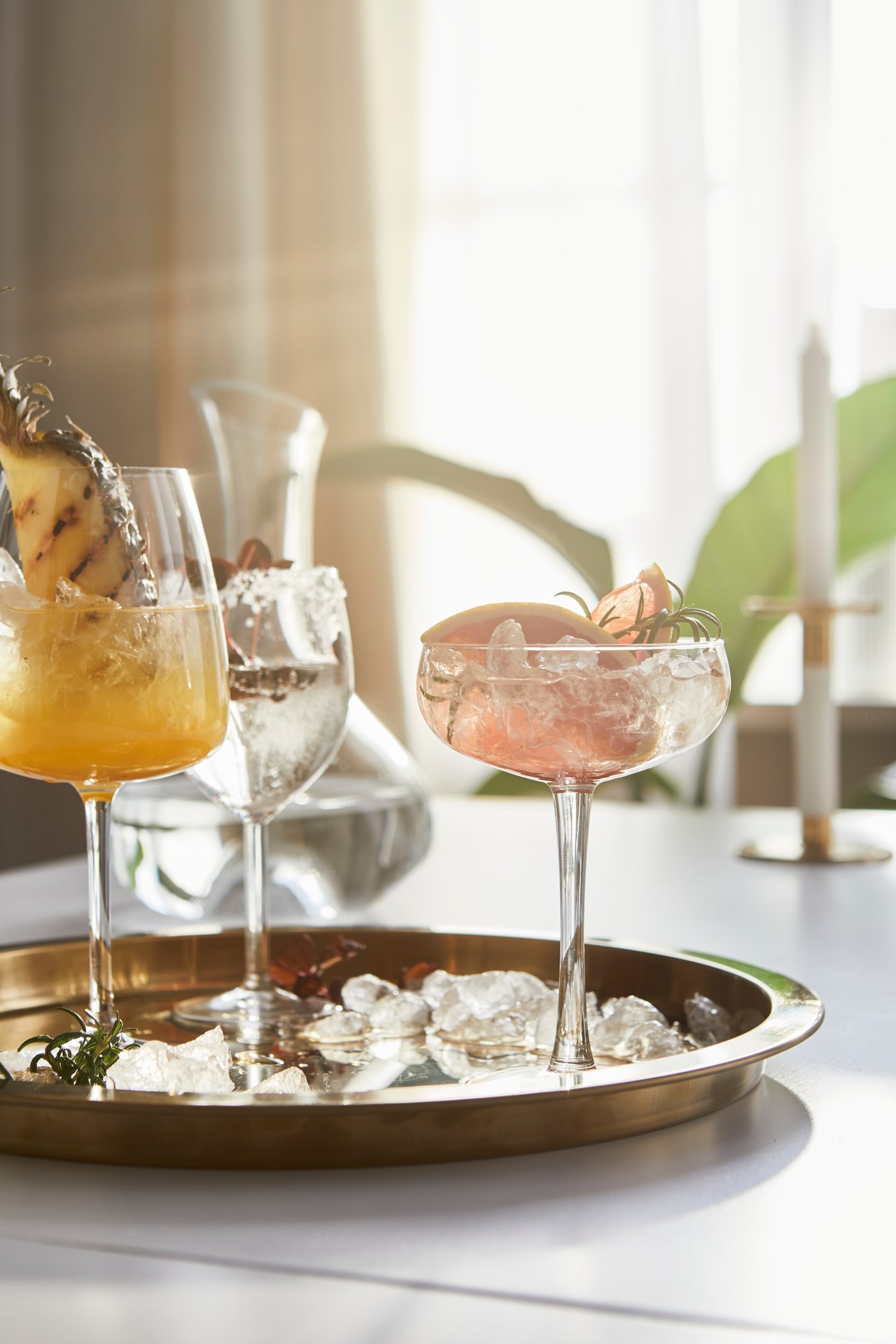 A clear glass STORHET champagne coupe in the dining room