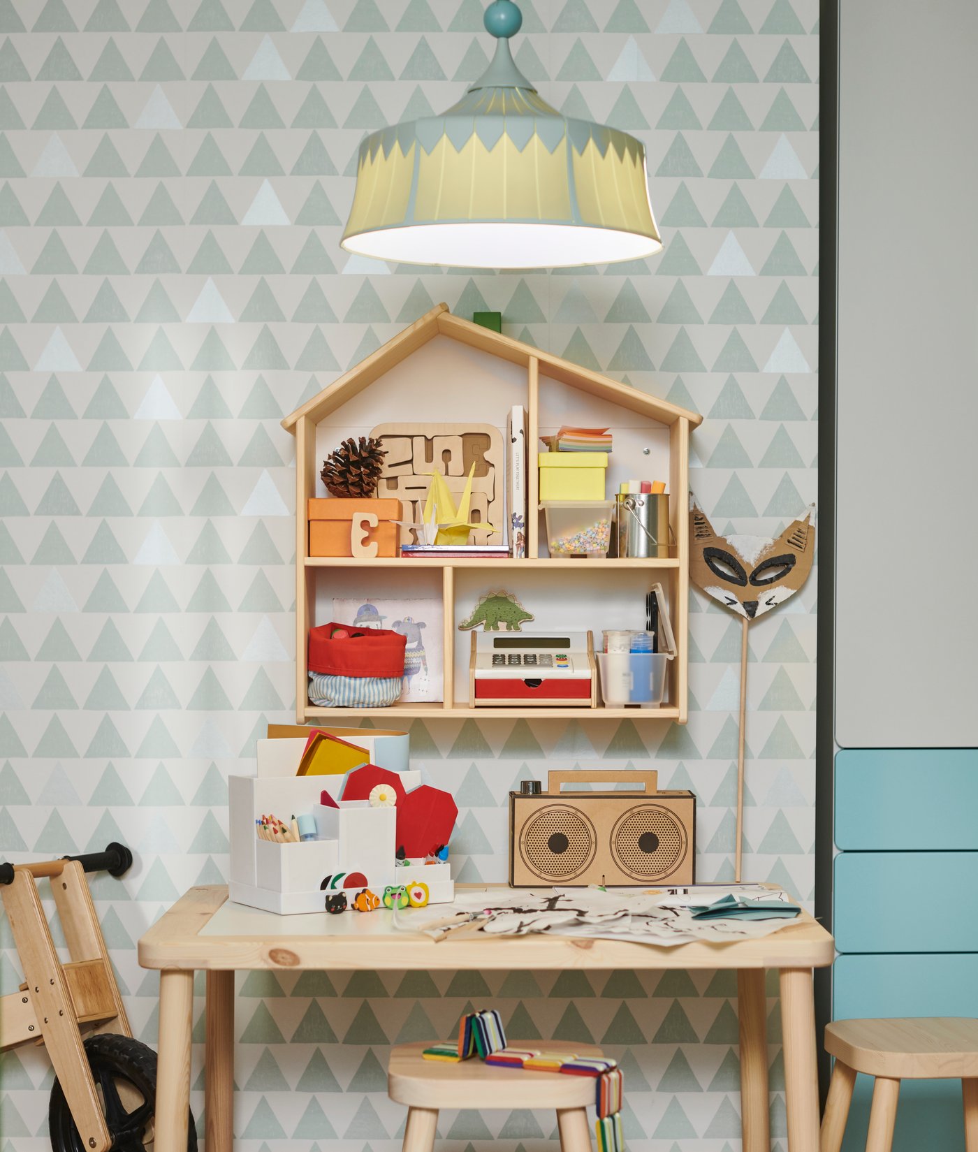 A FLISAT children's table