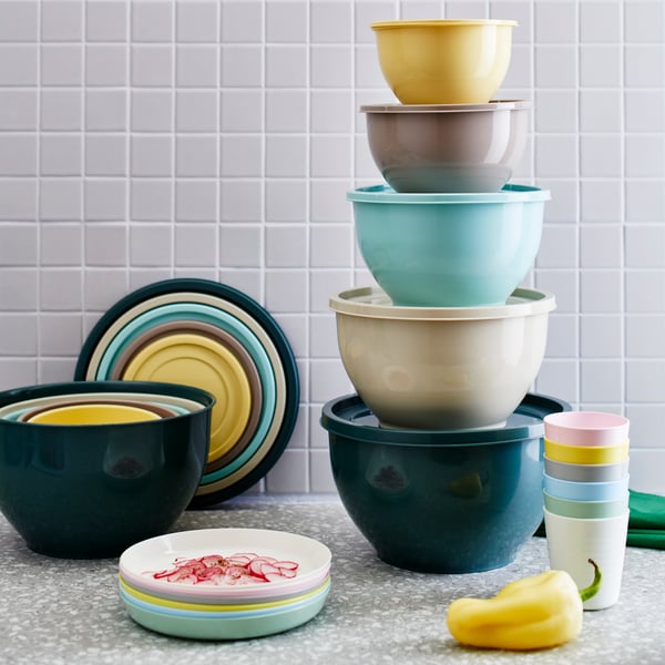 A mixed colours KALAS mug in the kitchen