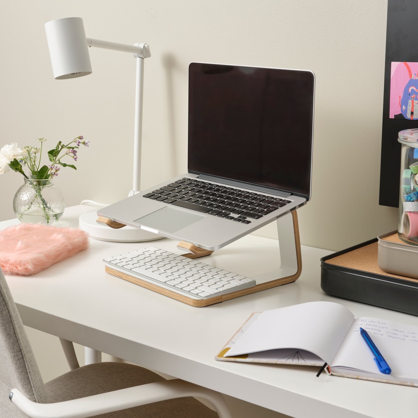 A STENERIK laptop support