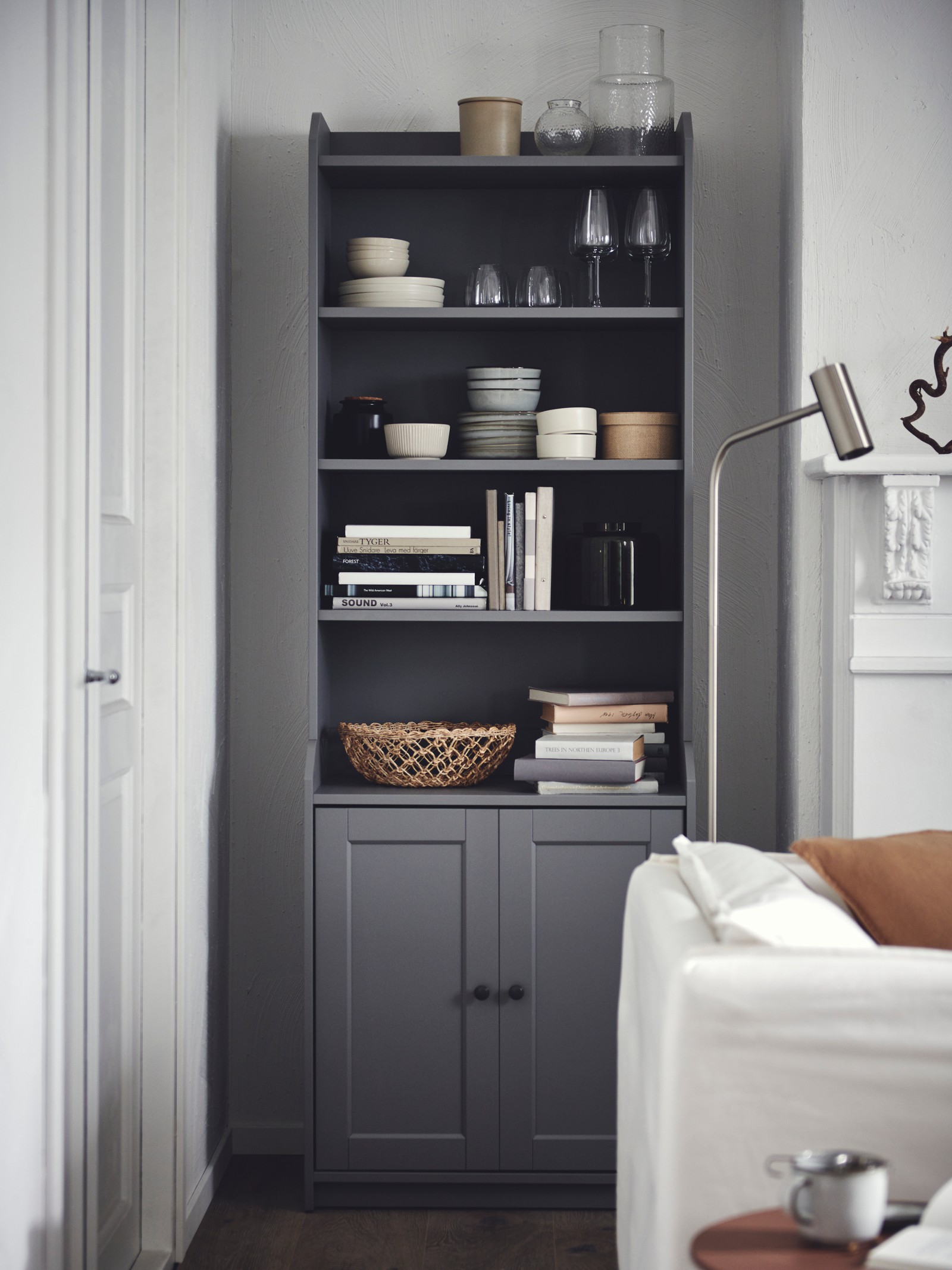 A living room mixing traditional and modern styles - IKEA