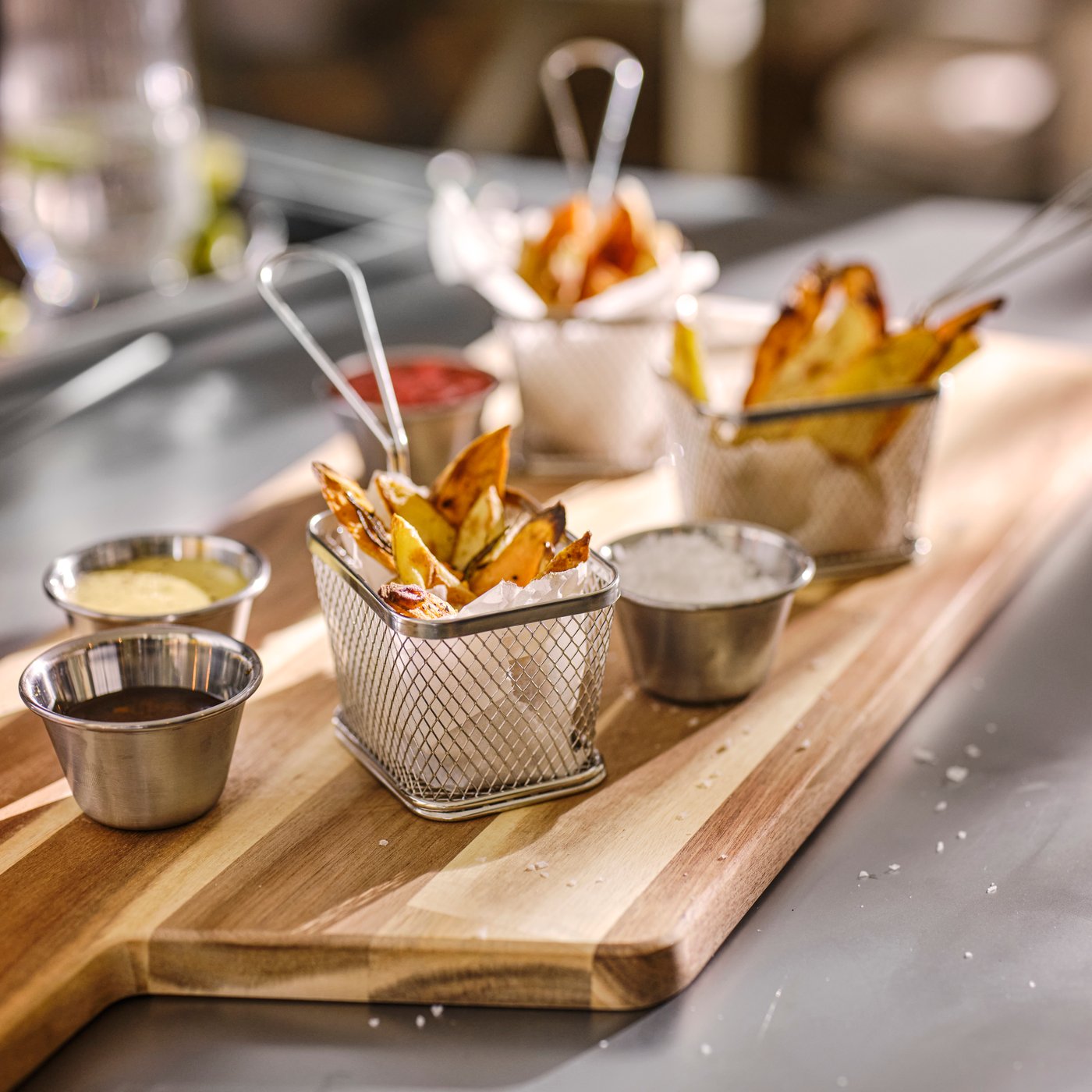 En GRILLTIDER-skål i rostfritt stål för dippsås