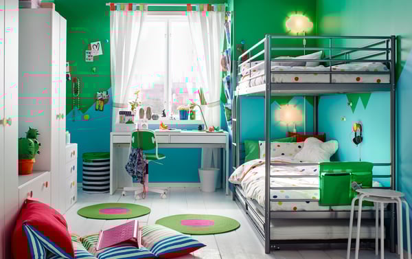 A silver-colour SVÄRTA bunk bed frame in the bedroom