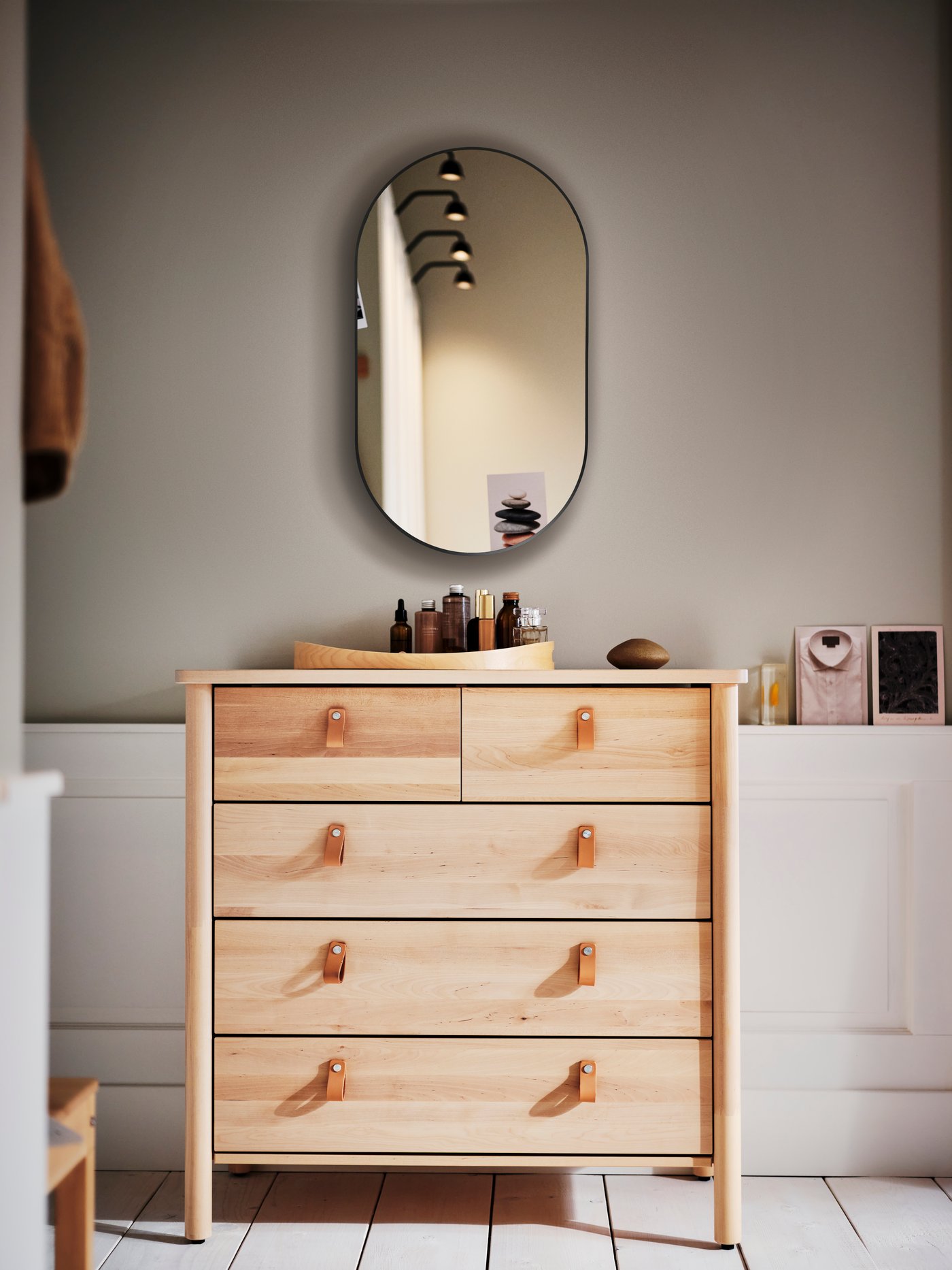 A black LINDBYN mirror with storage
